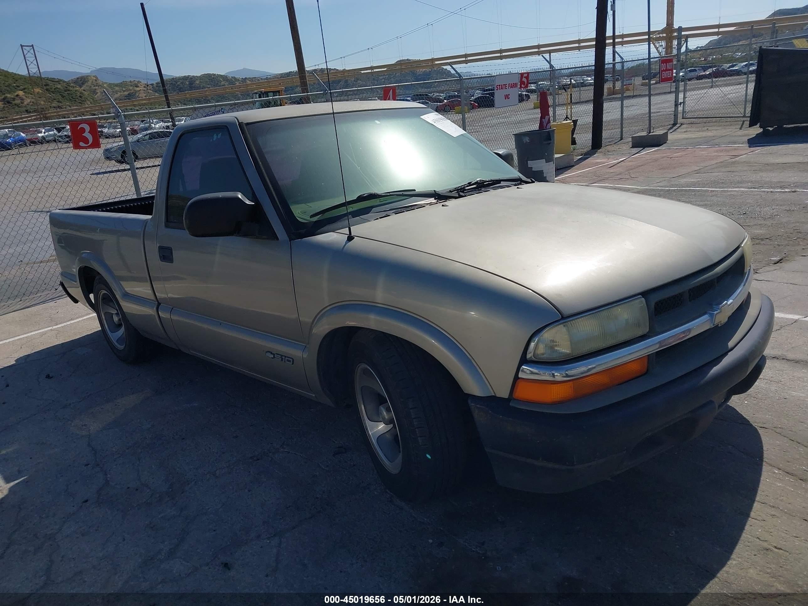 1999 Chevrolet S-10   Beige vin: 1GCCS1442X8104219