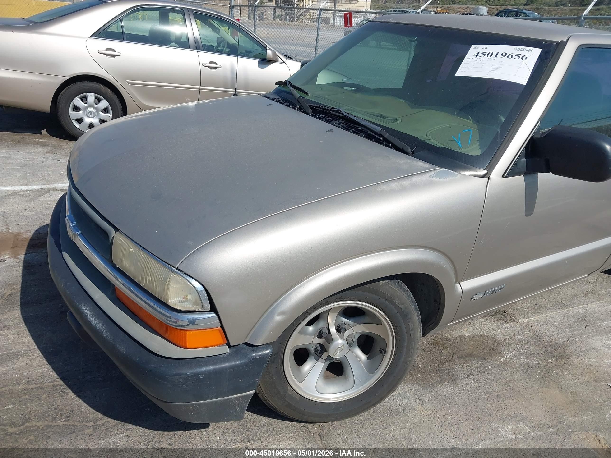 1999 Chevrolet S-10   Beige vin: 1GCCS1442X8104219