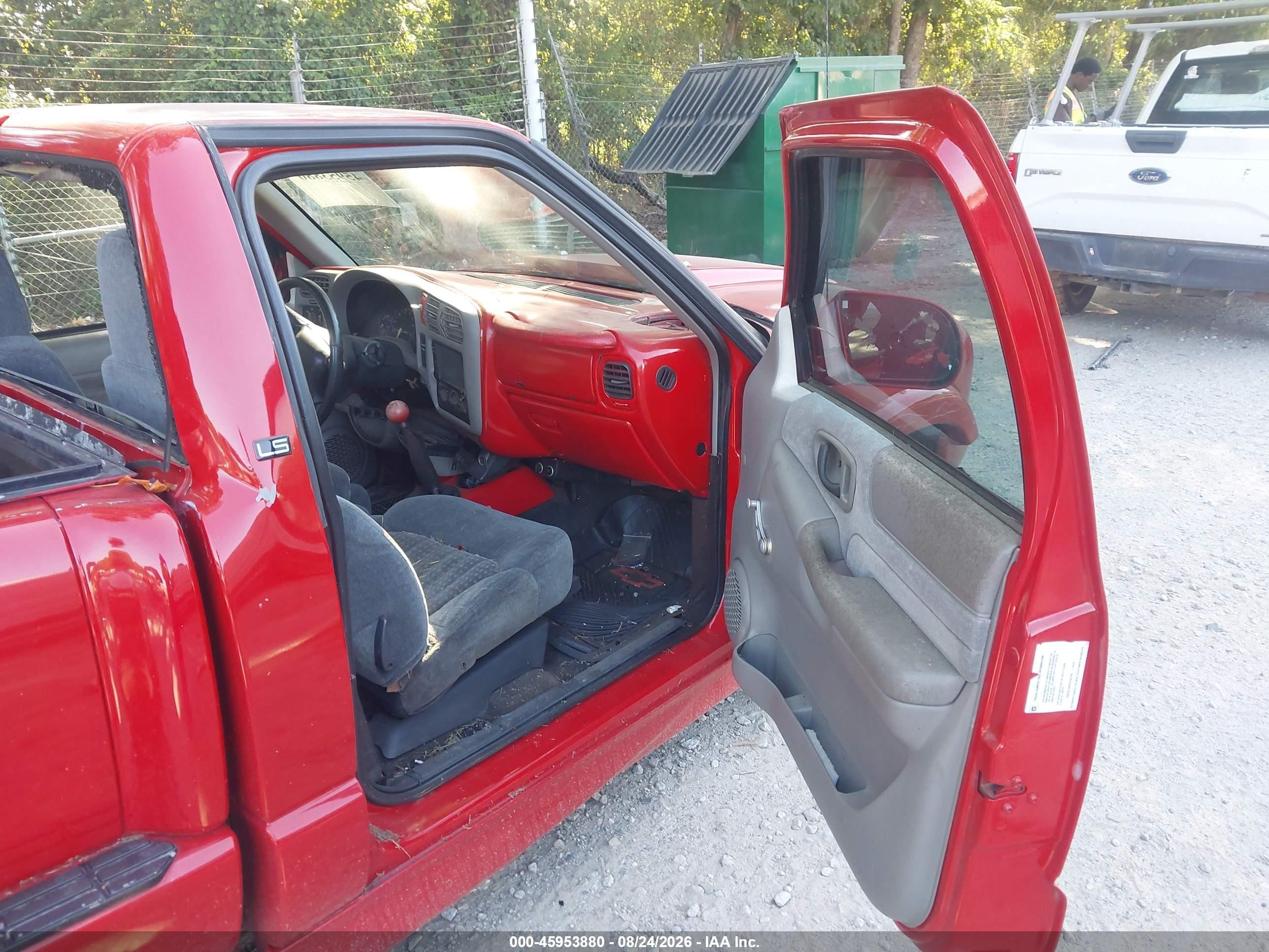2000 Chevrolet S-10 Ls Red vin: 1GCCS1442Y8160100