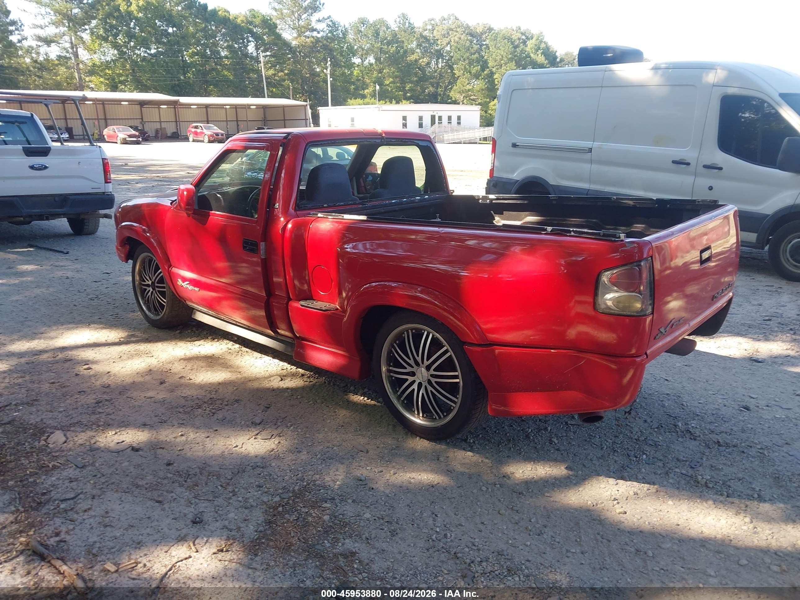 2000 Chevrolet S-10 Ls Red vin: 1GCCS1442Y8160100