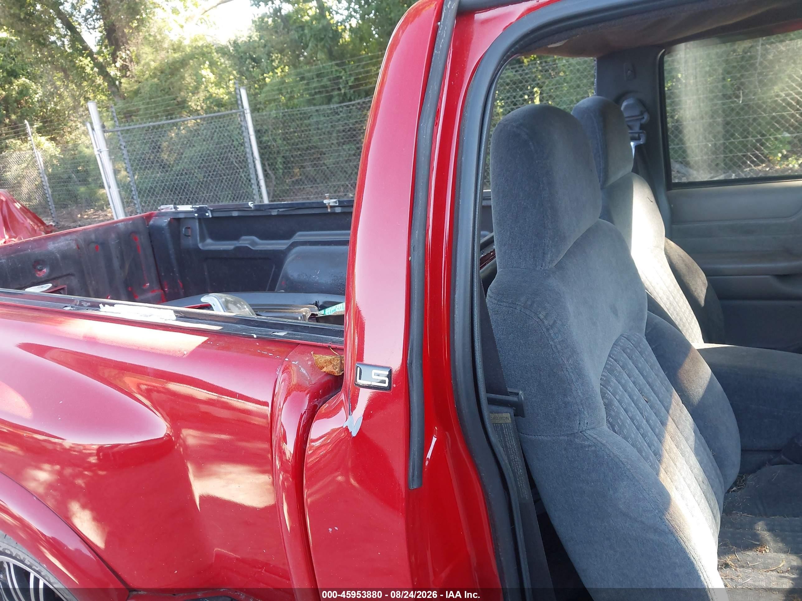 2000 Chevrolet S-10 Ls Red vin: 1GCCS1442Y8160100