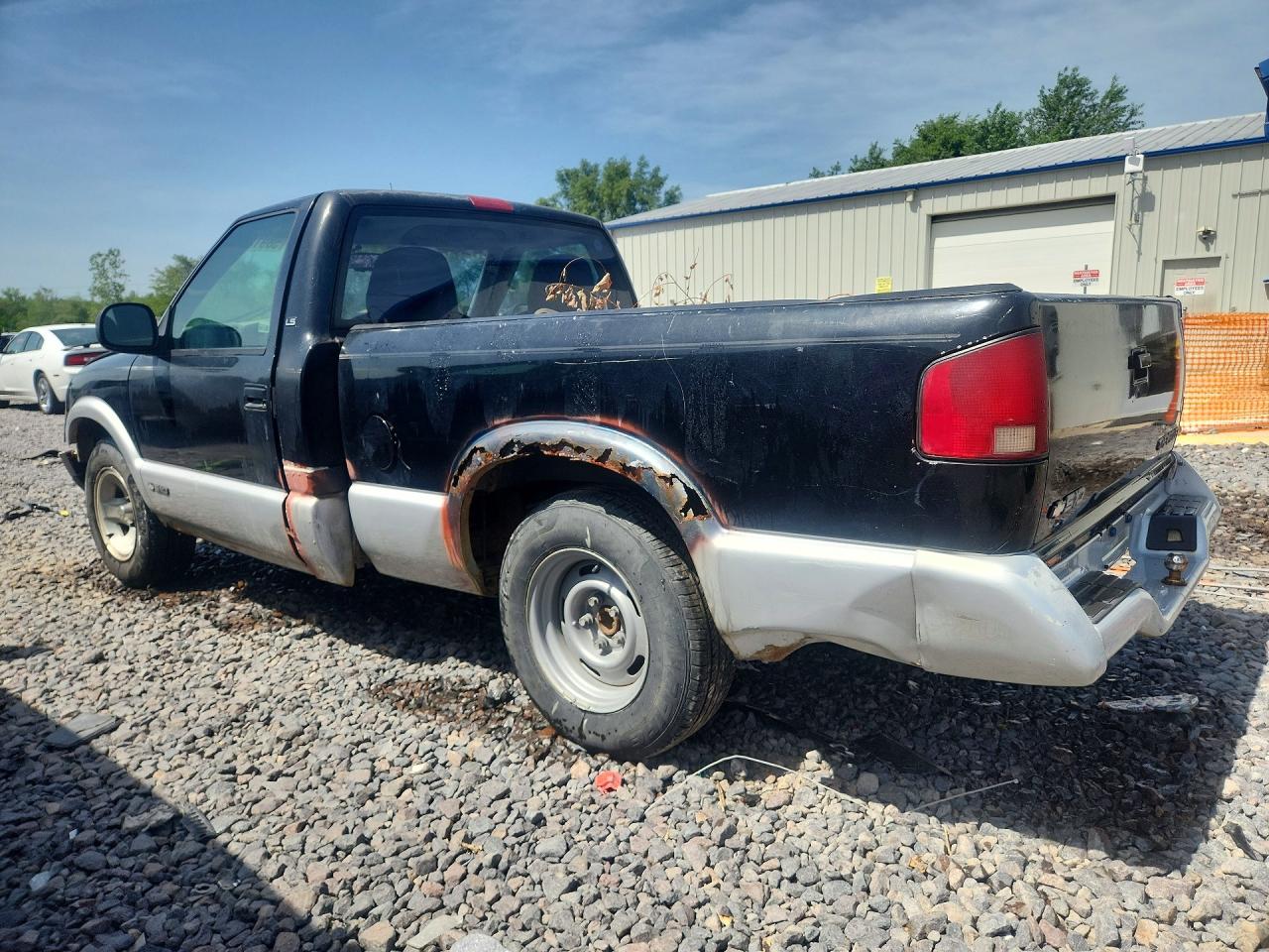 1997 Chevrolet S Truck S10 Two Tone vin: 1GCCS1443V8201507