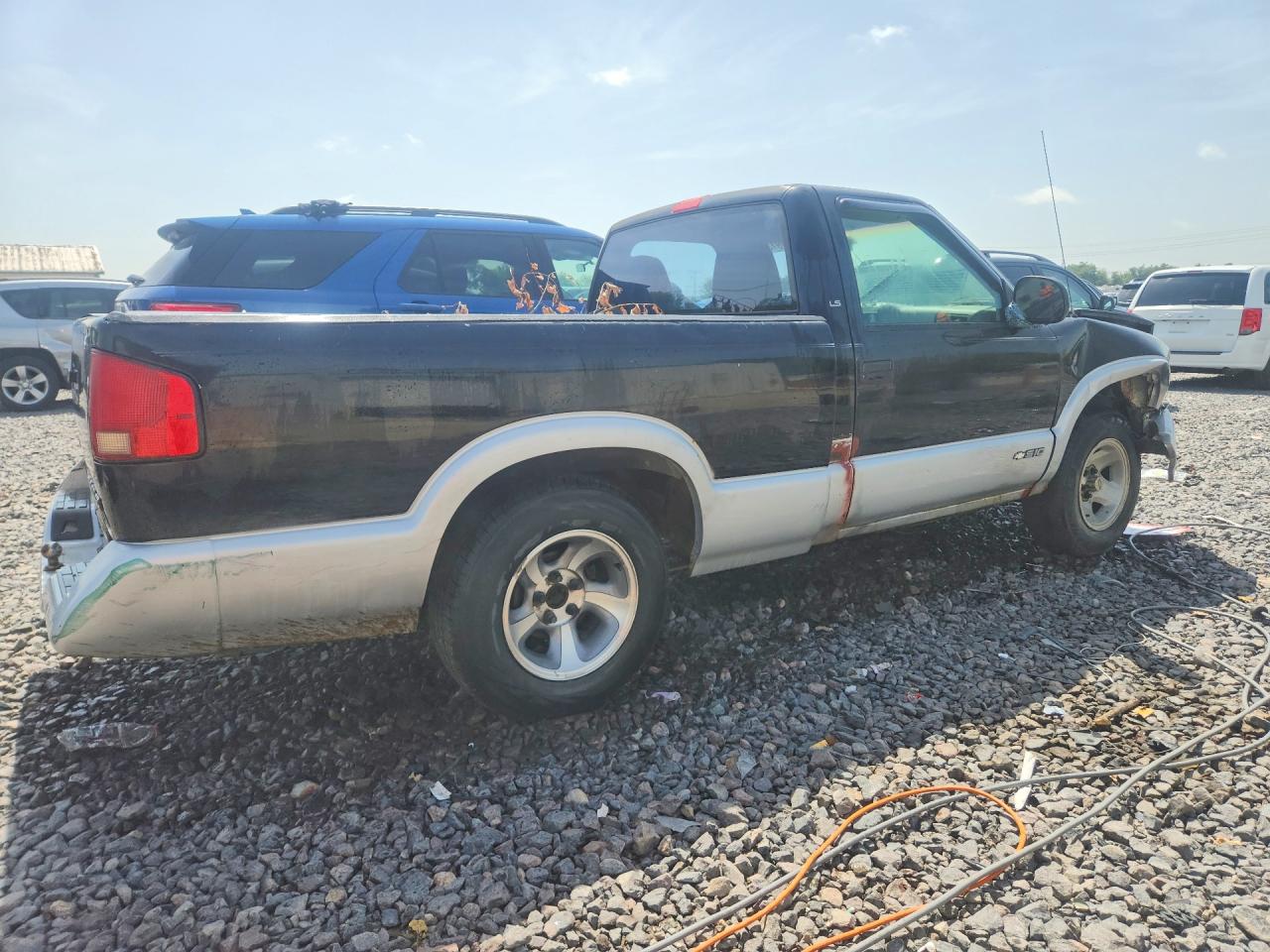 1997 Chevrolet S Truck S10 Two Tone vin: 1GCCS1443V8201507