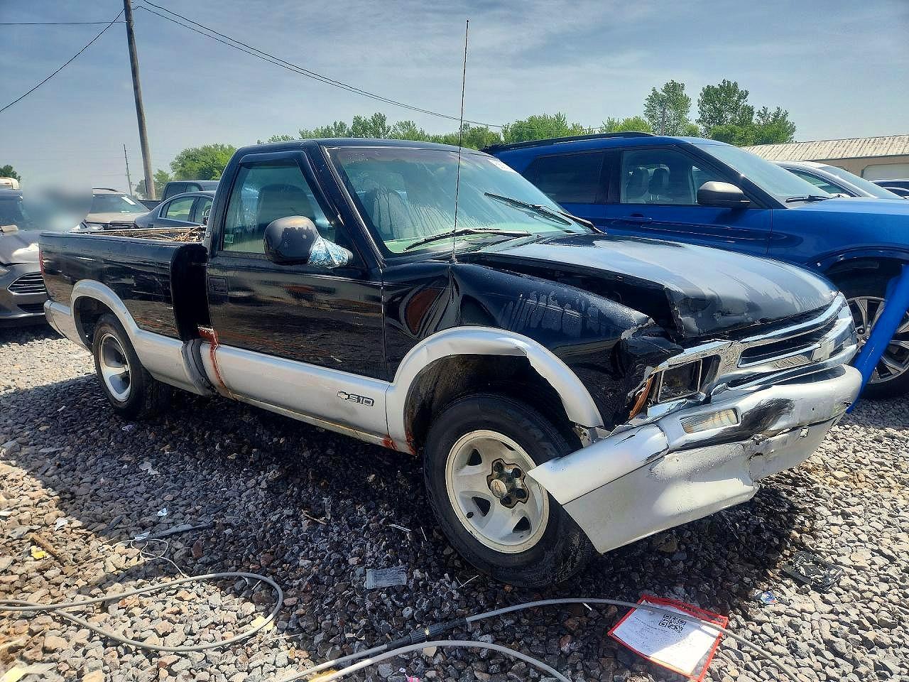 1997 Chevrolet S Truck S10 Two Tone vin: 1GCCS1443V8201507