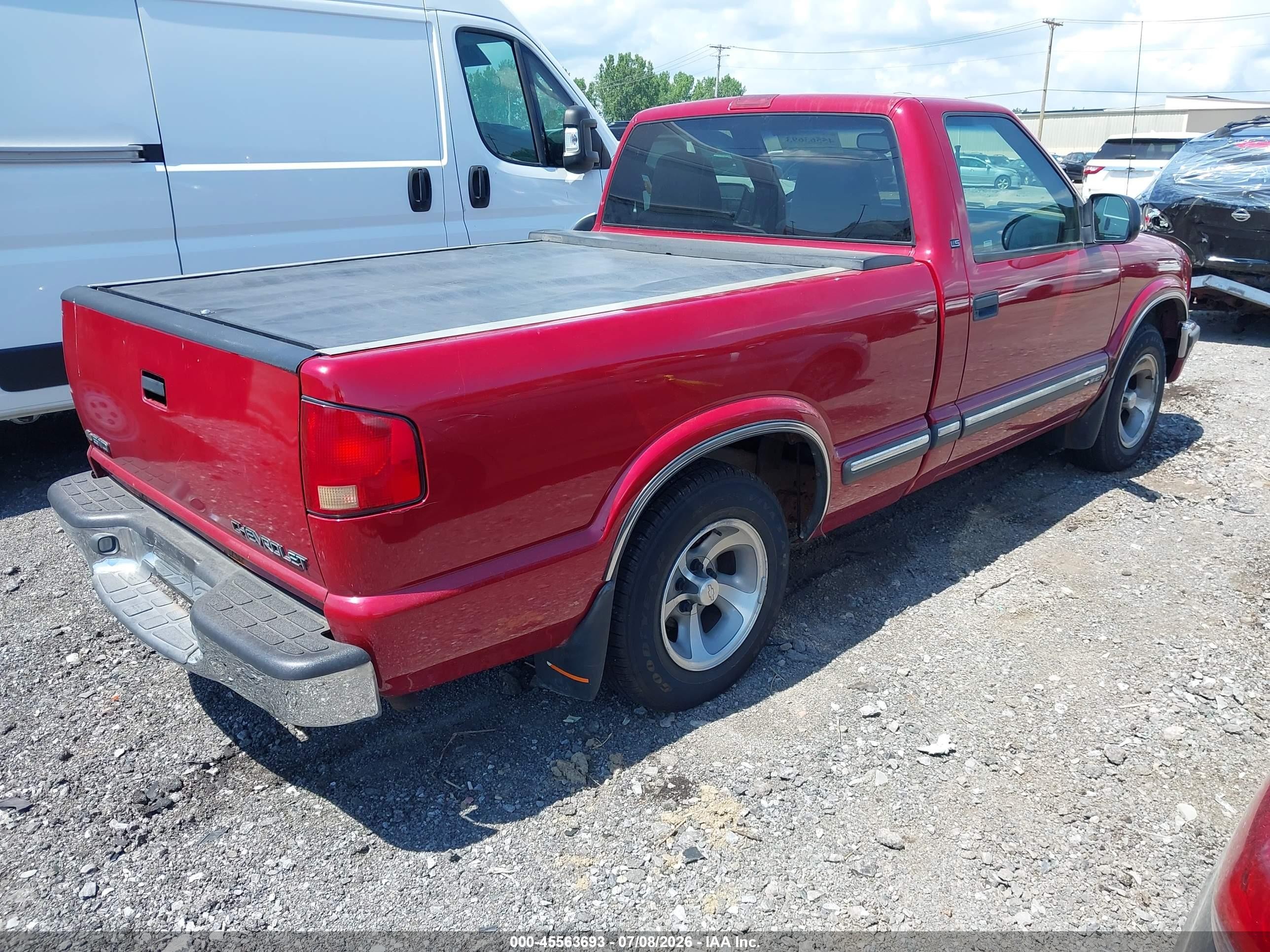 2000 Chevrolet S10   Red vin: 1GCCS1444YK113640