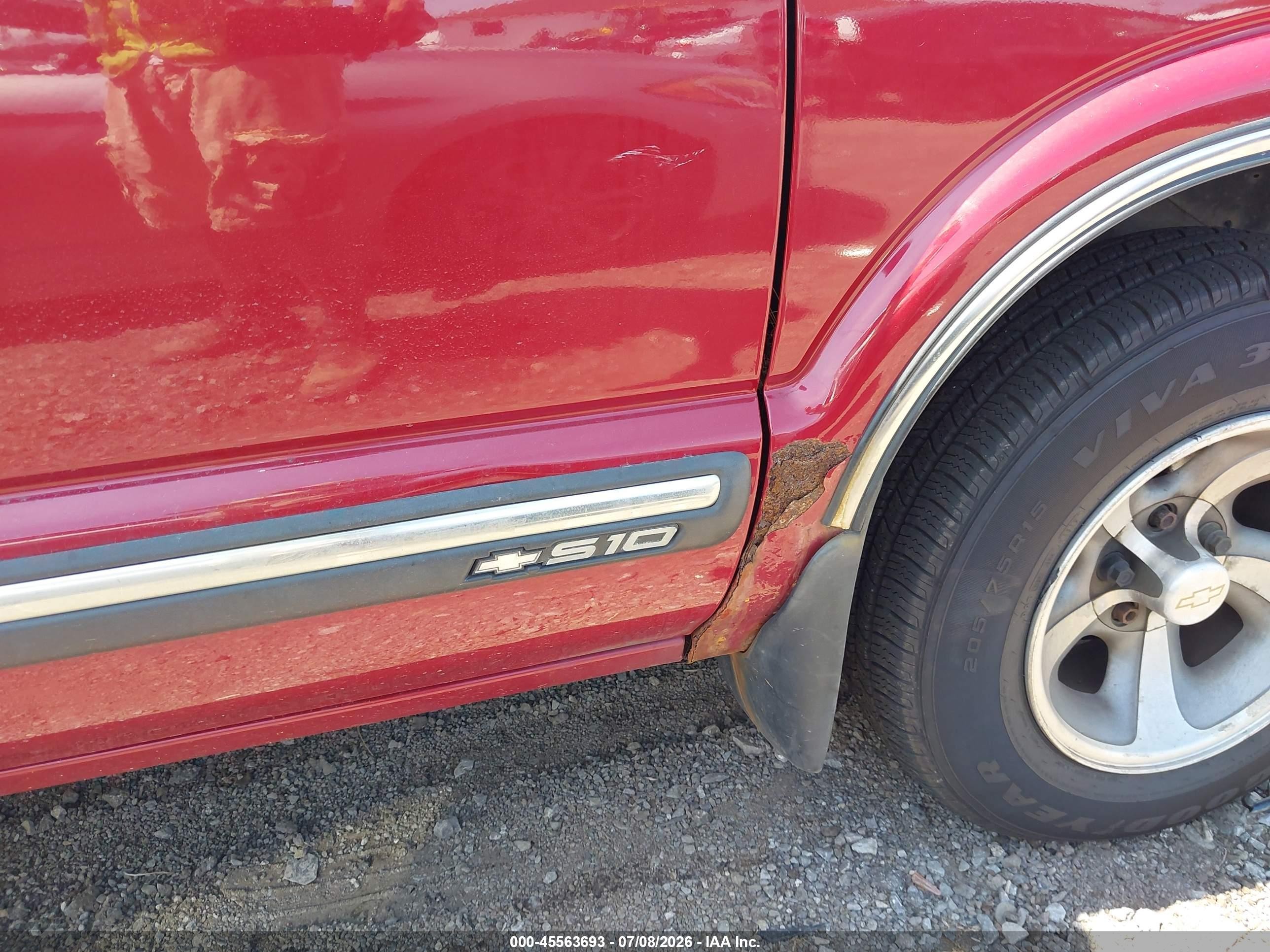2000 Chevrolet S10   Red vin: 1GCCS1444YK113640