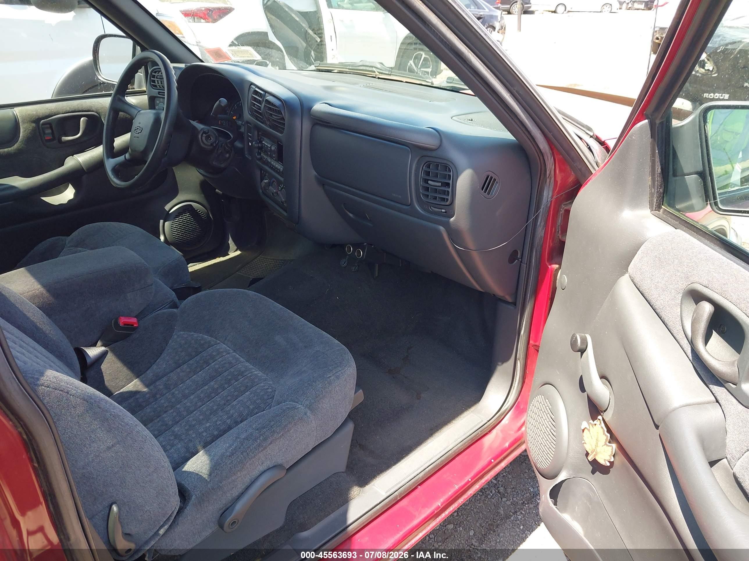 2000 Chevrolet S10   Red vin: 1GCCS1444YK113640
