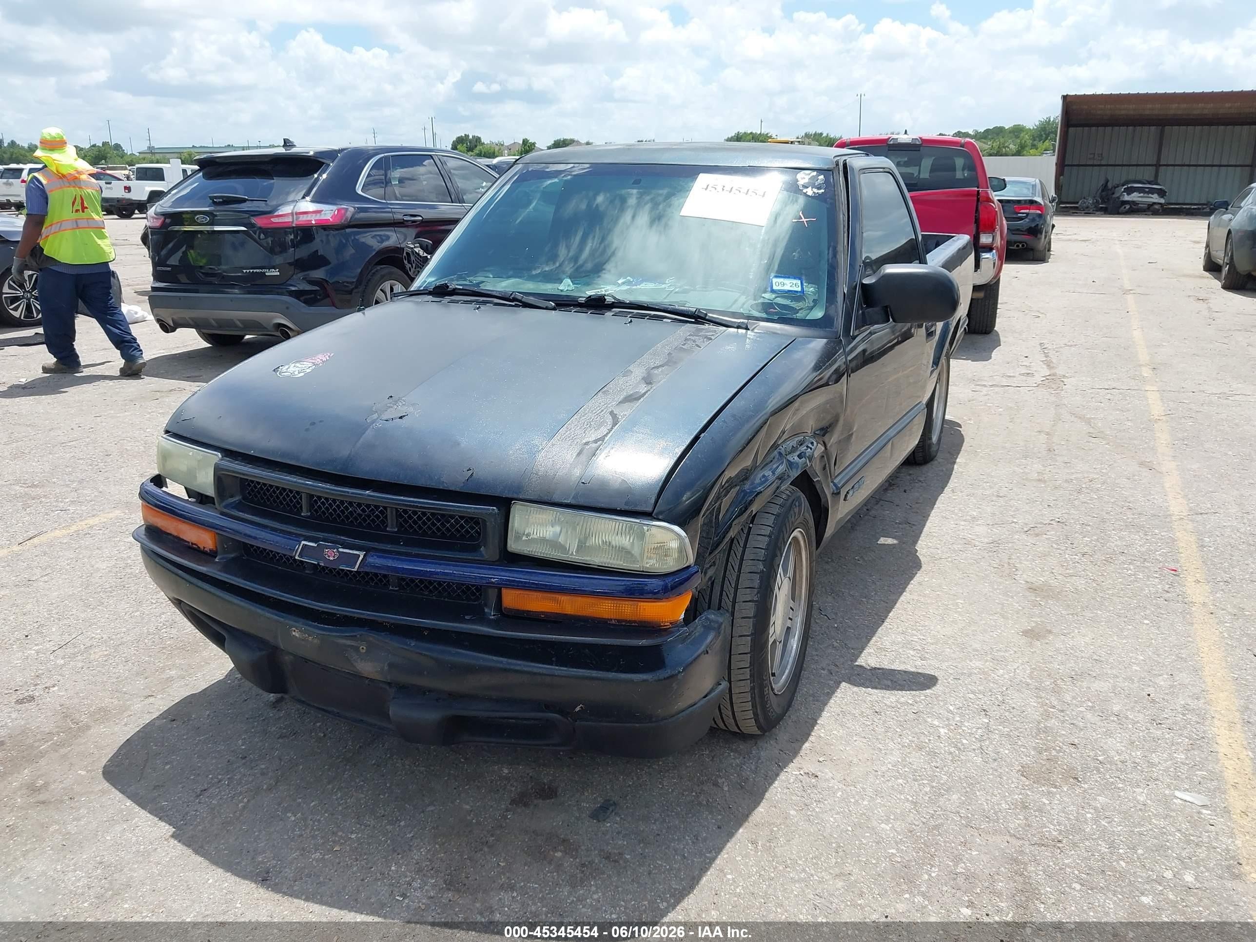 1998 Chevrolet S-10 Fleetside Black vin: 1GCCS1445W8246904