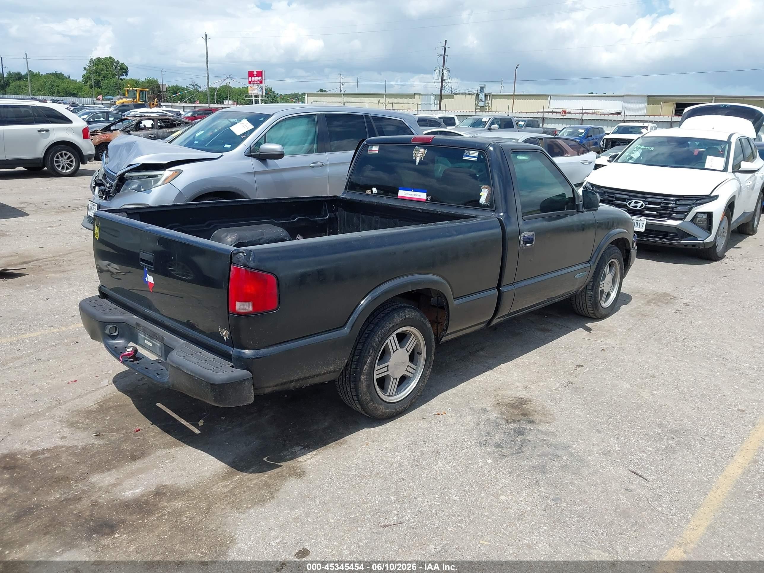 1998 Chevrolet S-10 Fleetside Black vin: 1GCCS1445W8246904