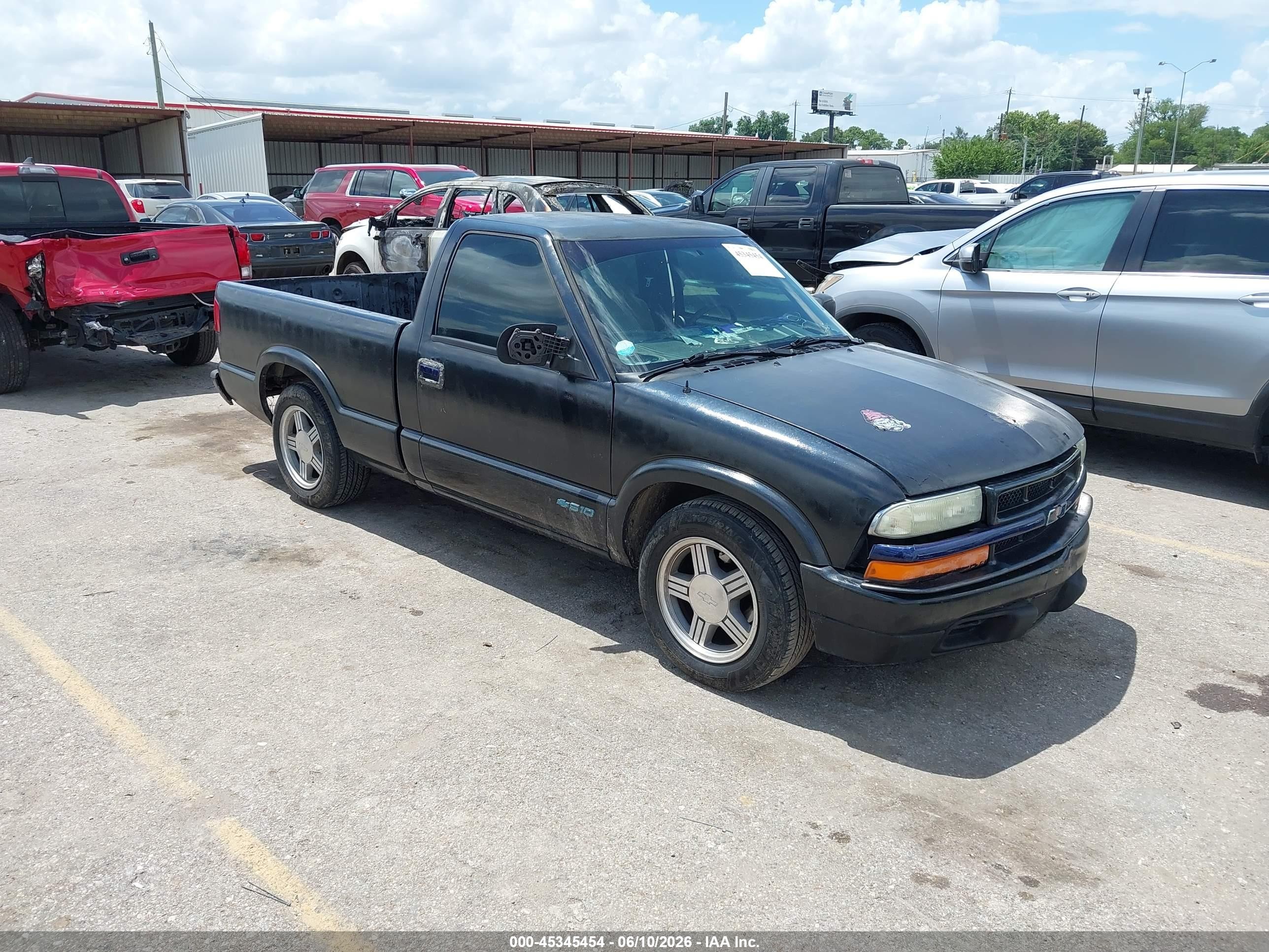 1998 Chevrolet S-10 Fleetside Black vin: 1GCCS1445W8246904
