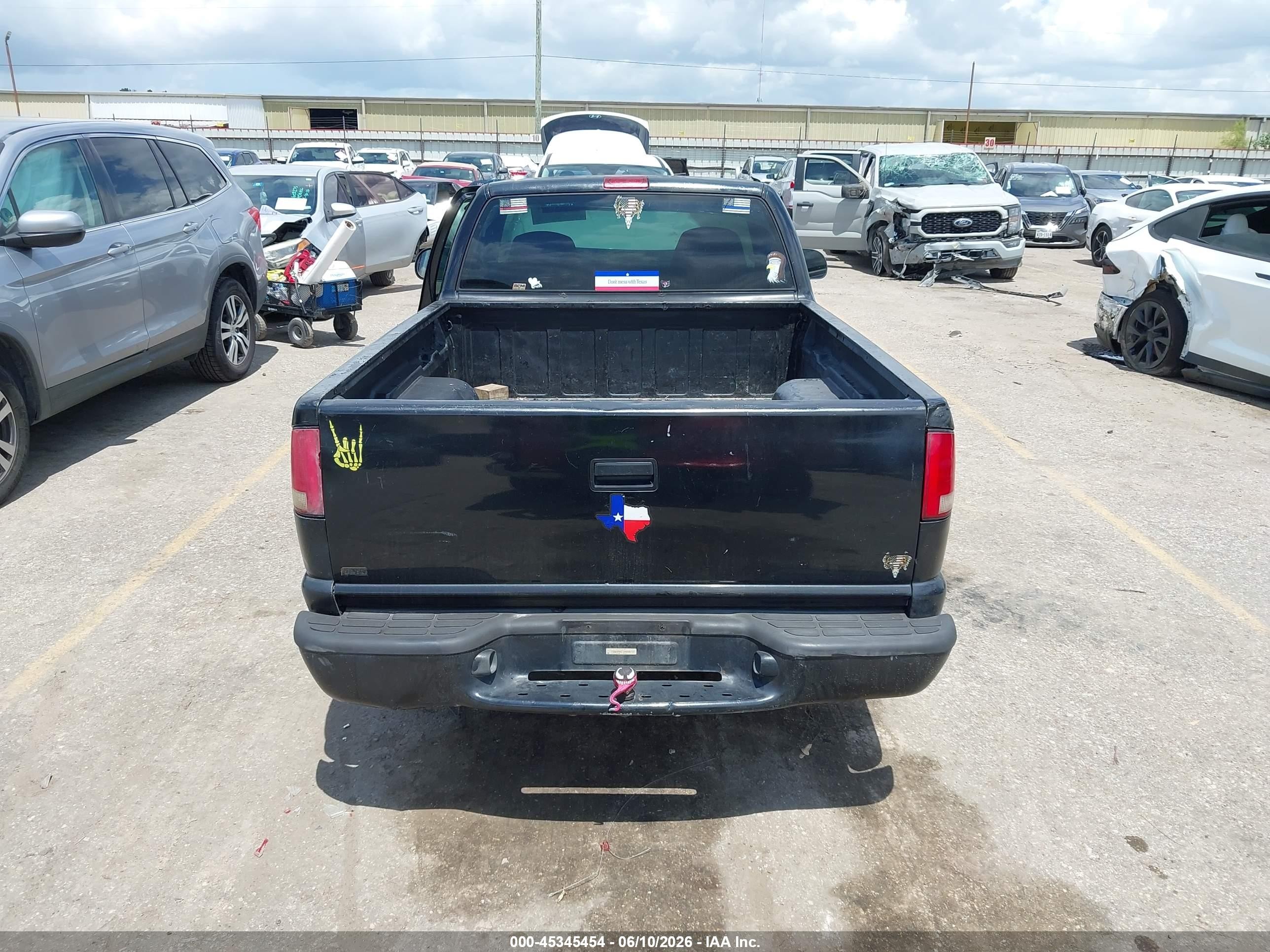 1998 Chevrolet S-10 Fleetside Black vin: 1GCCS1445W8246904