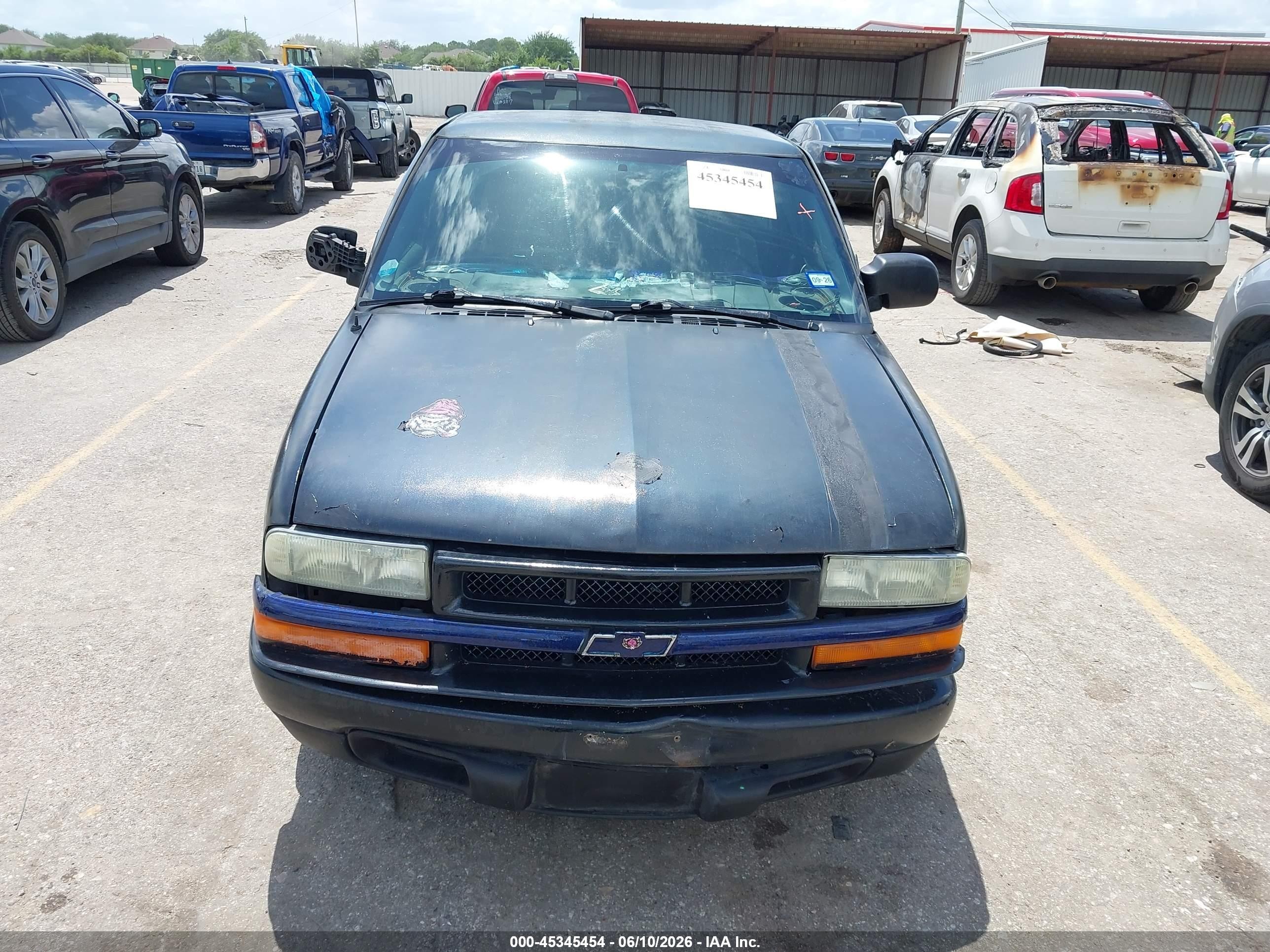 1998 Chevrolet S-10 Fleetside Black vin: 1GCCS1445W8246904