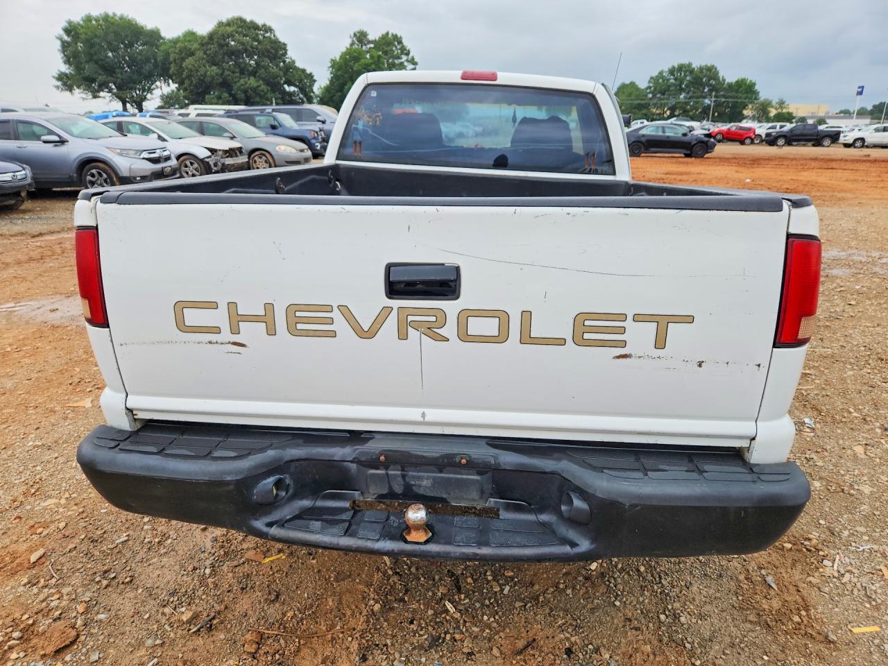 1998 Chevrolet S Truck S10 White vin: 1GCCS1446W8252954