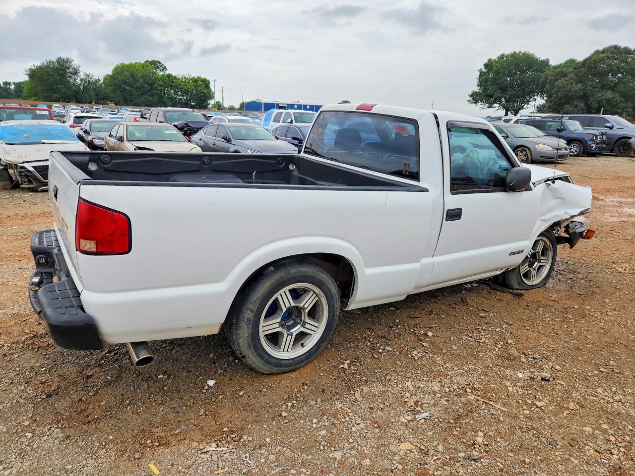 1998 Chevrolet S Truck S10 White vin: 1GCCS1446W8252954