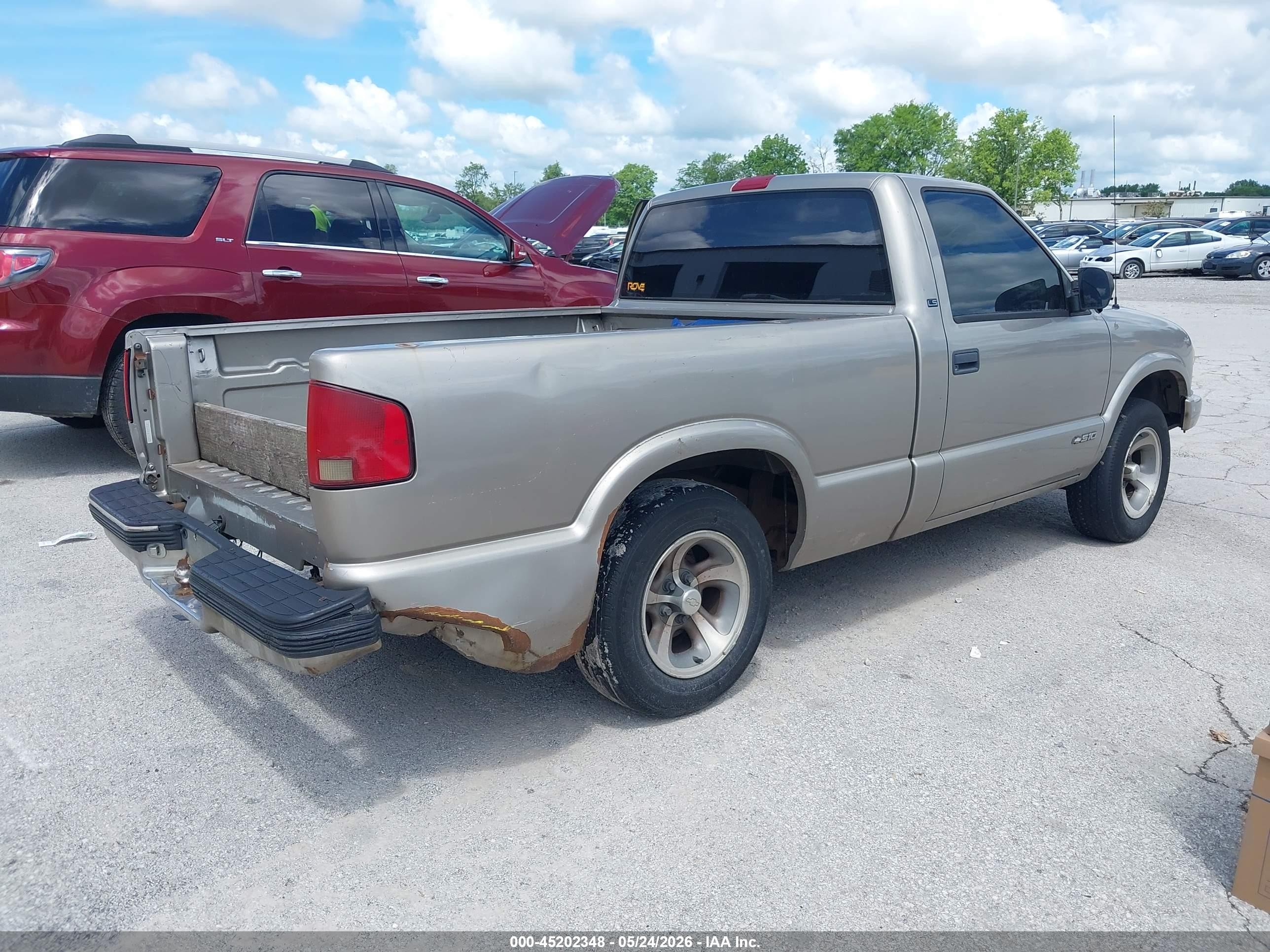 1998 Chevrolet S-10 Ls Fleetside Silver vin: 1GCCS1446WK270003