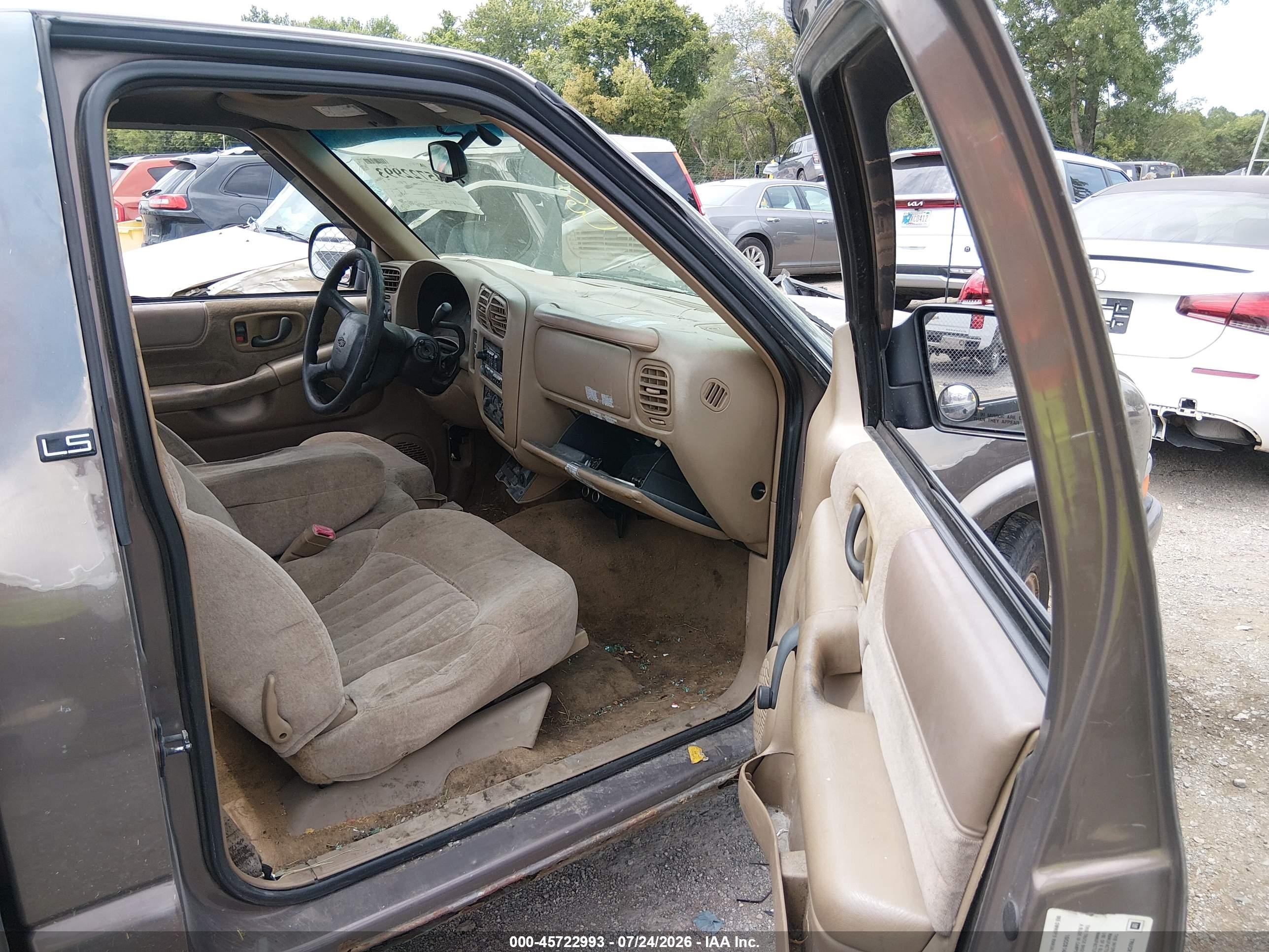 1999 Chevrolet S-10 Ls Gray vin: 1GCCS1446XK117882