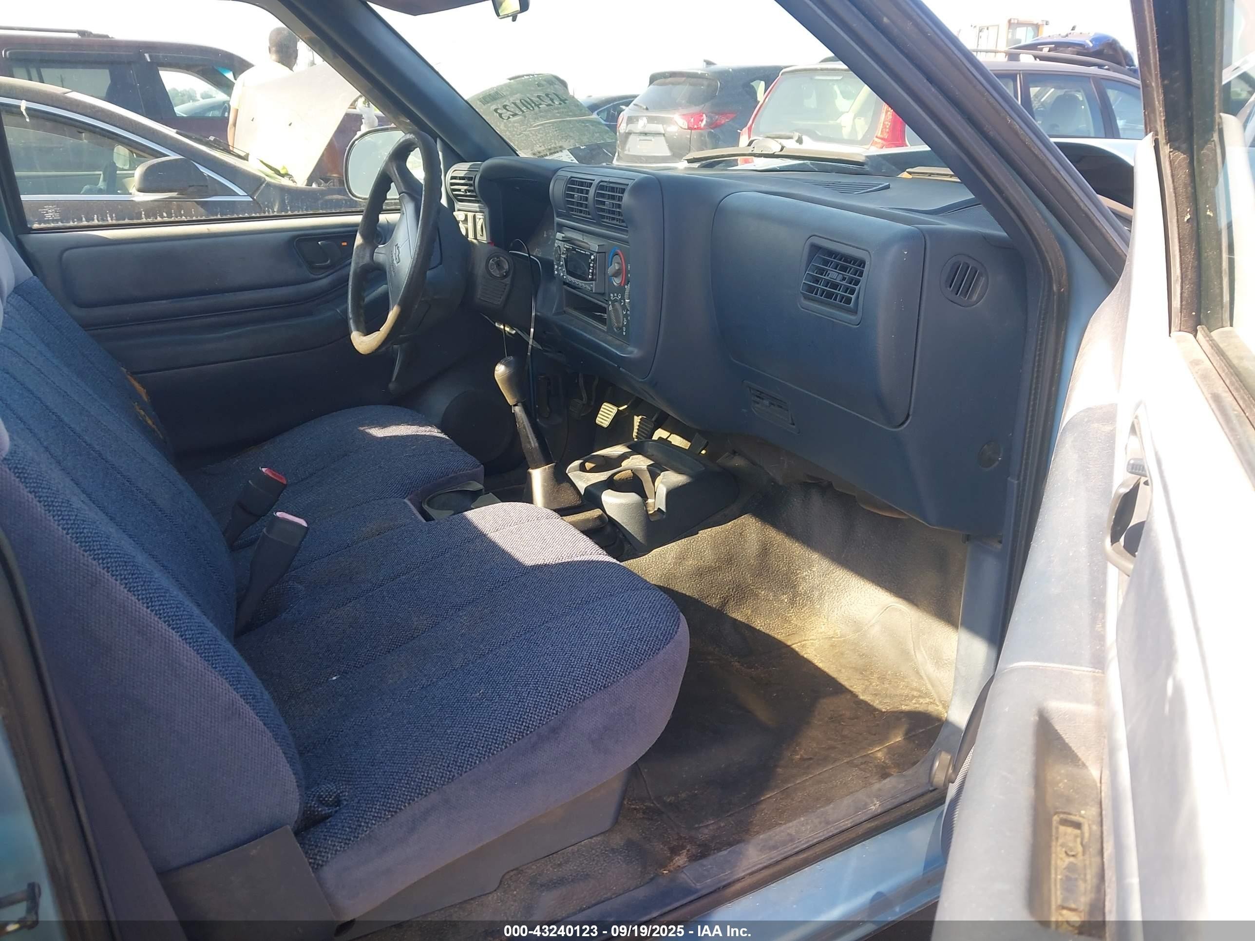 1996 Chevrolet S Truck S10 Light Blue vin: 1GCCS1447TK170911