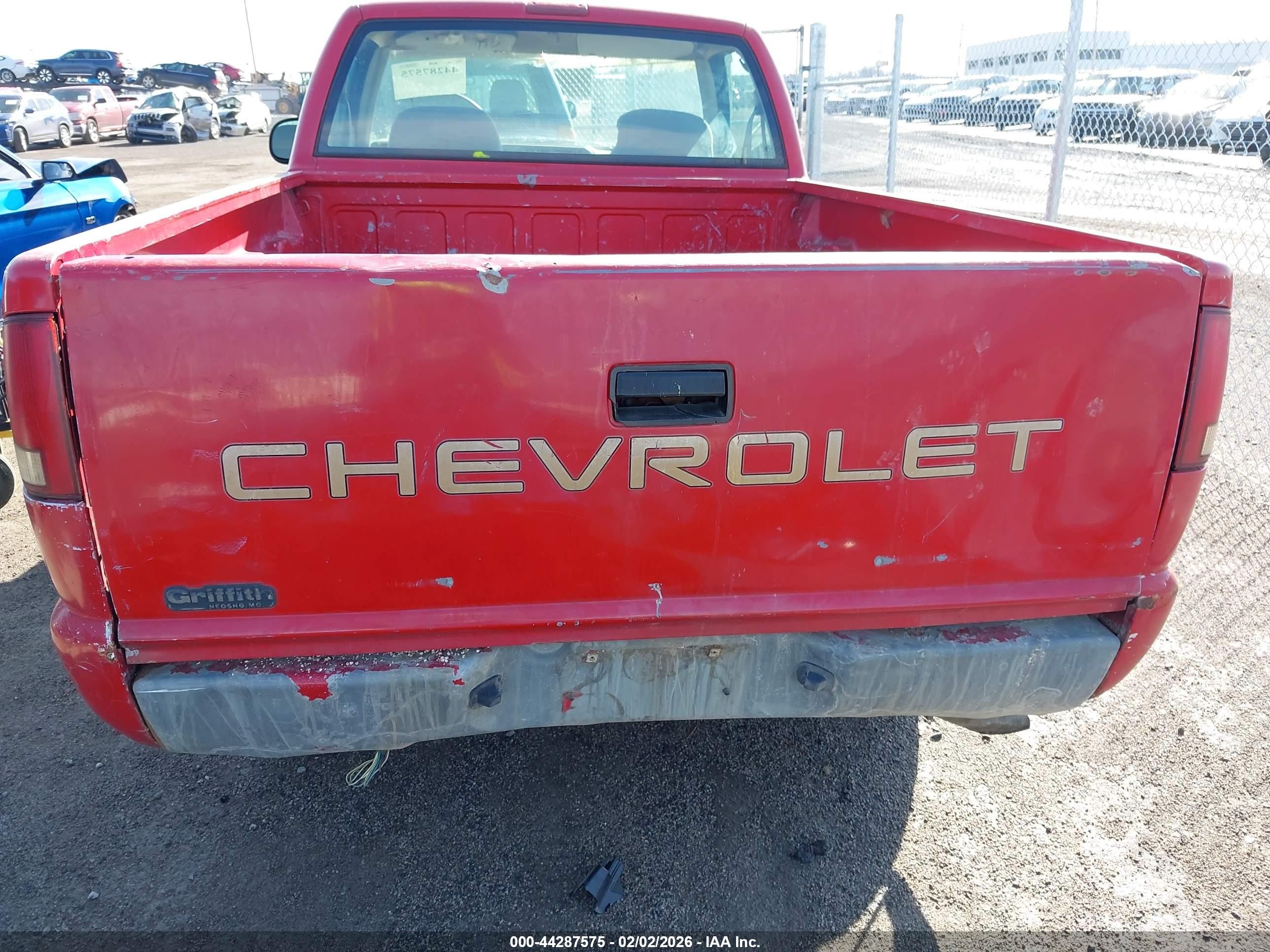 1997 Chevrolet S-10 Fleetside Red vin: 1GCCS1448V8152160
