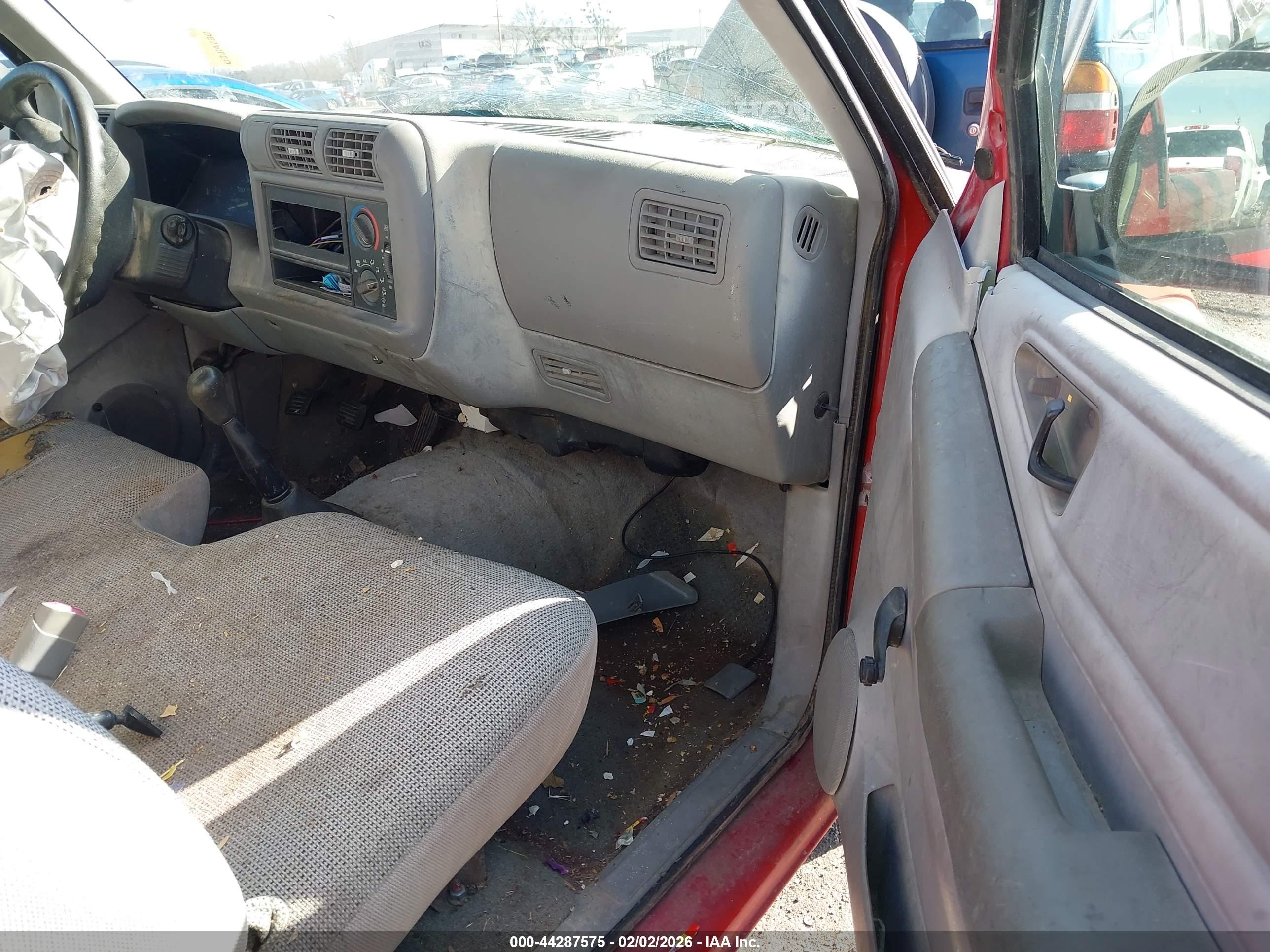 1997 Chevrolet S-10 Fleetside Red vin: 1GCCS1448V8152160