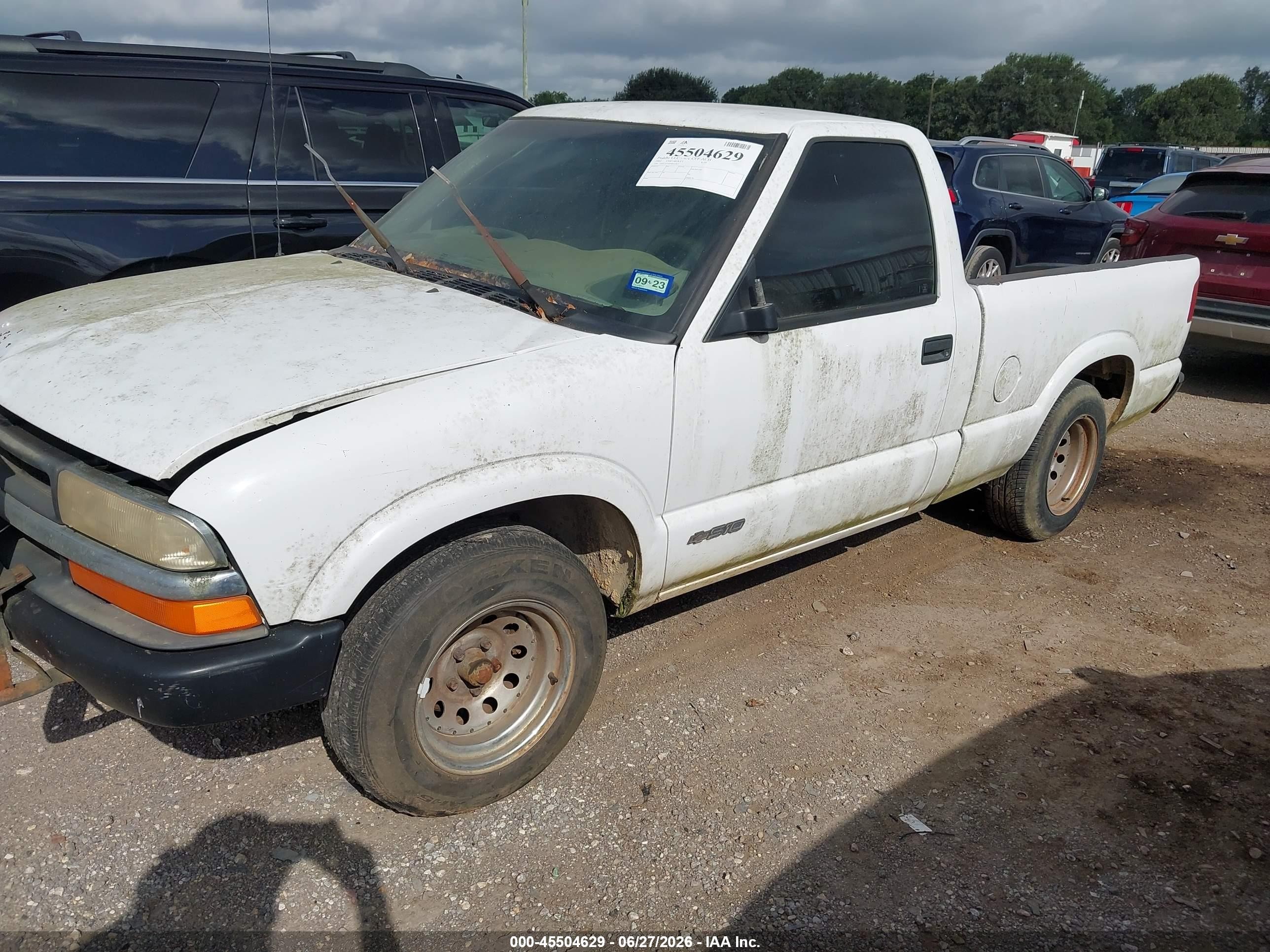 2000 Chevrolet S-10   White vin: 1GCCS1448Y8112827