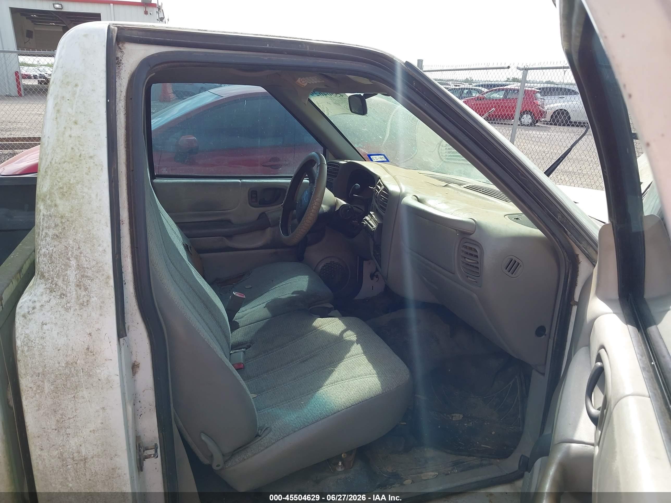 2000 Chevrolet S-10   White vin: 1GCCS1448Y8112827
