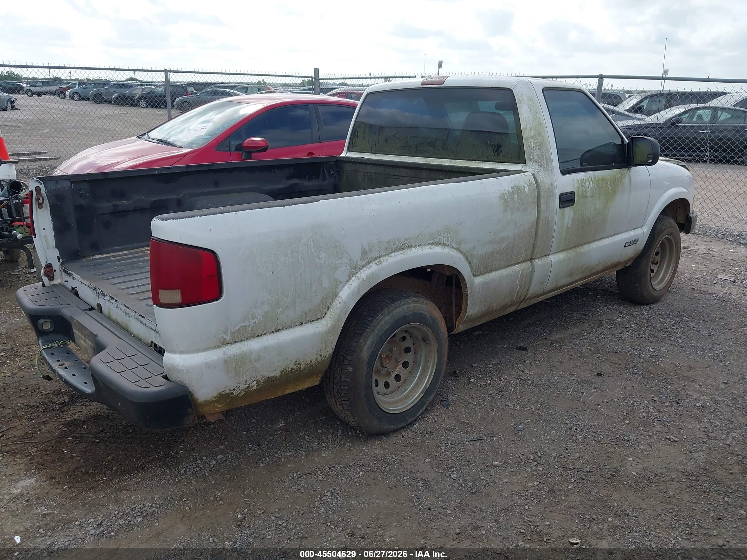 2000 Chevrolet S-10   White vin: 1GCCS1448Y8112827