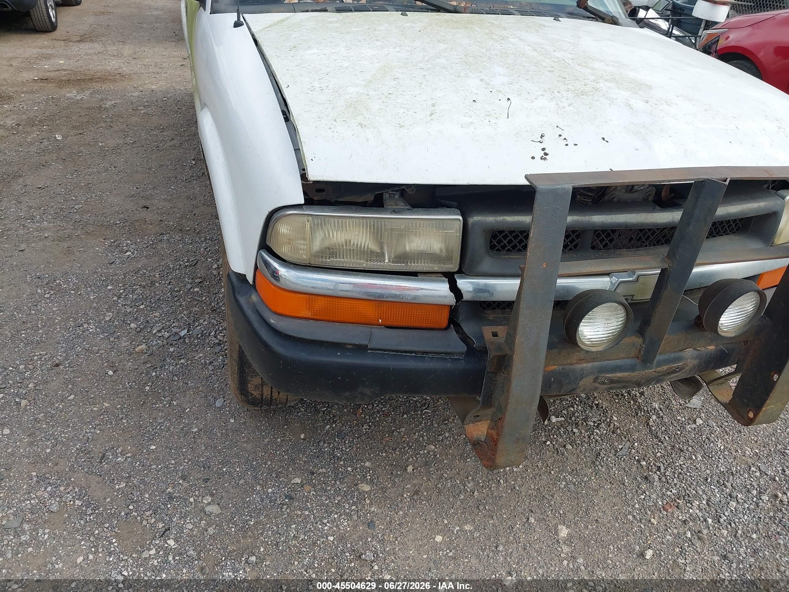 2000 Chevrolet S-10   White vin: 1GCCS1448Y8112827