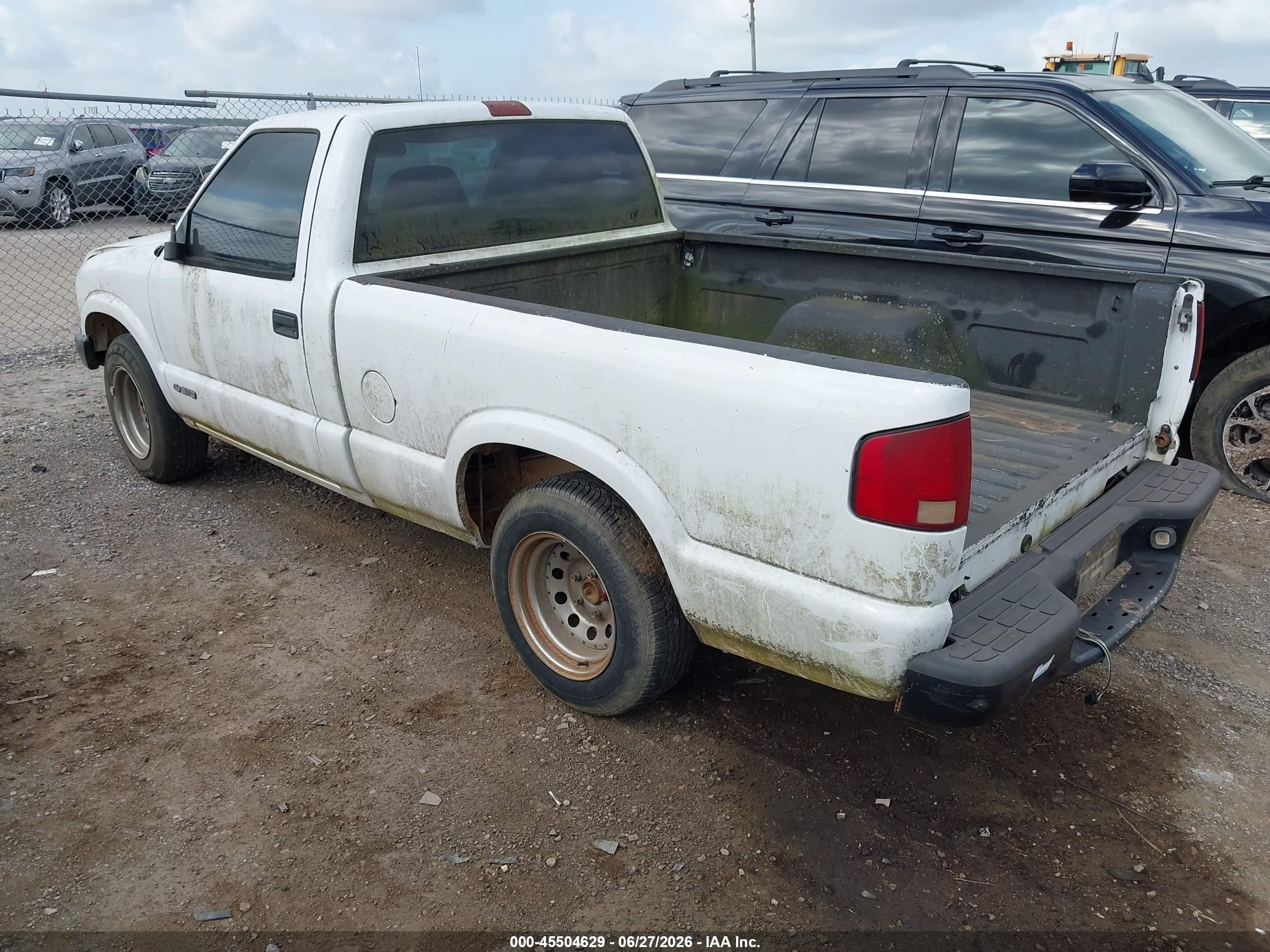 2000 Chevrolet S-10   White vin: 1GCCS1448Y8112827