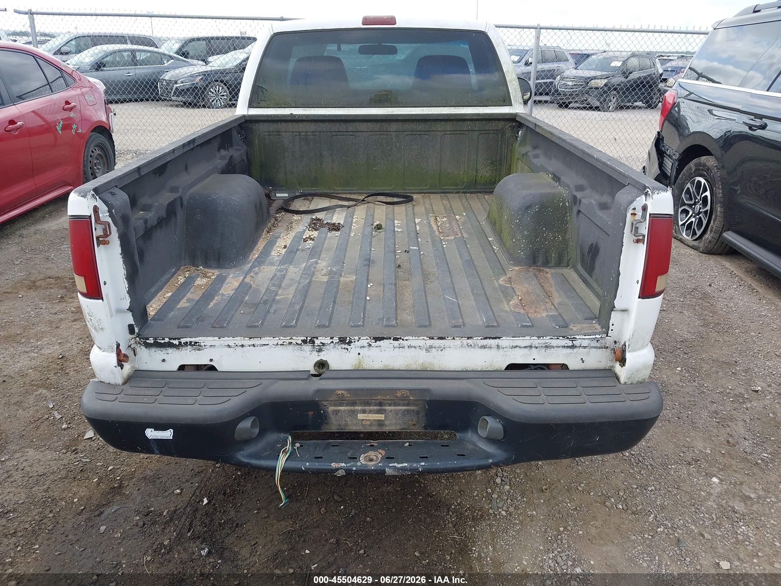 2000 Chevrolet S-10   White vin: 1GCCS1448Y8112827