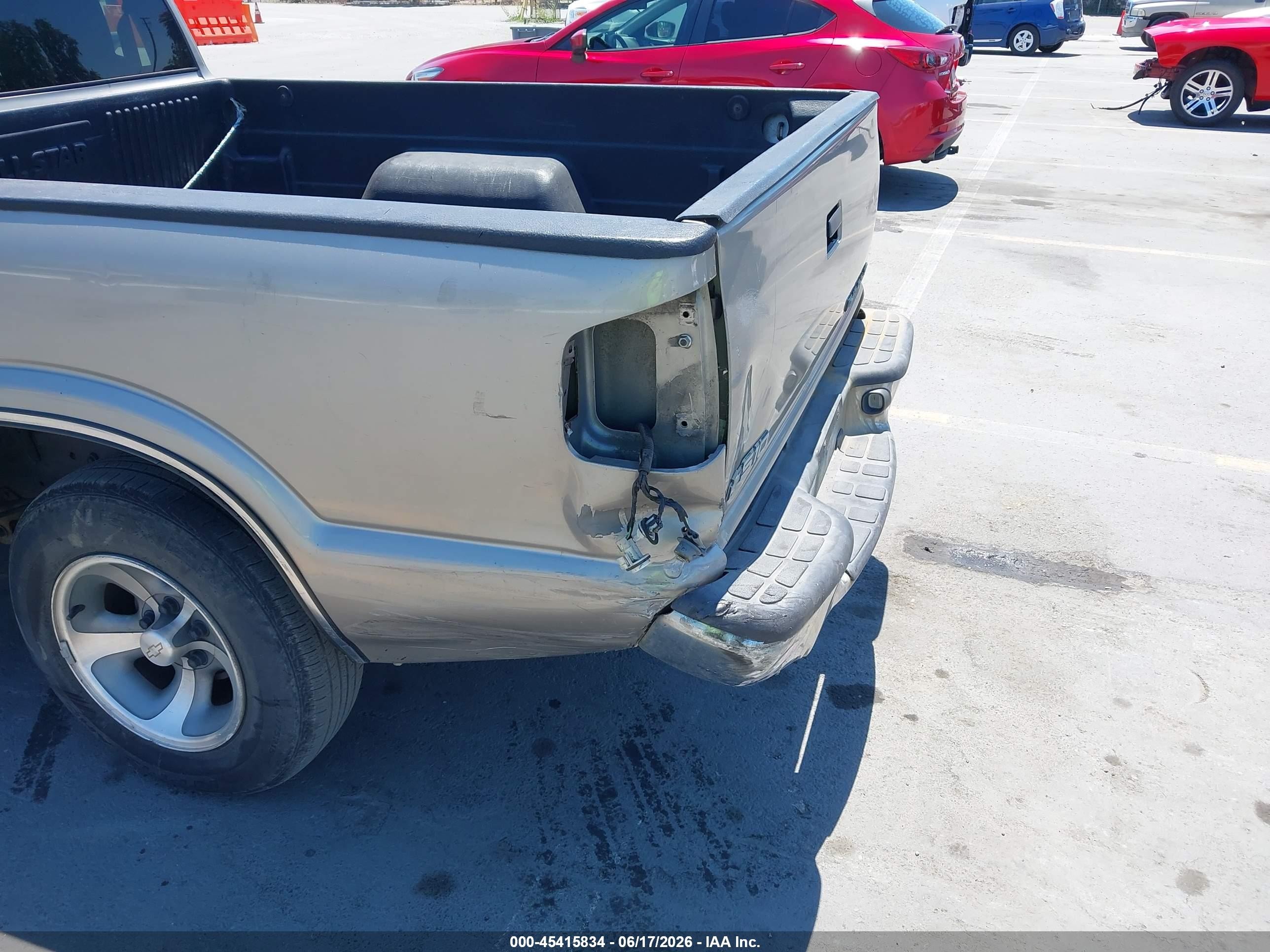 2001 Chevrolet S-10 Ls Gray vin: 1GCCS14501K161862