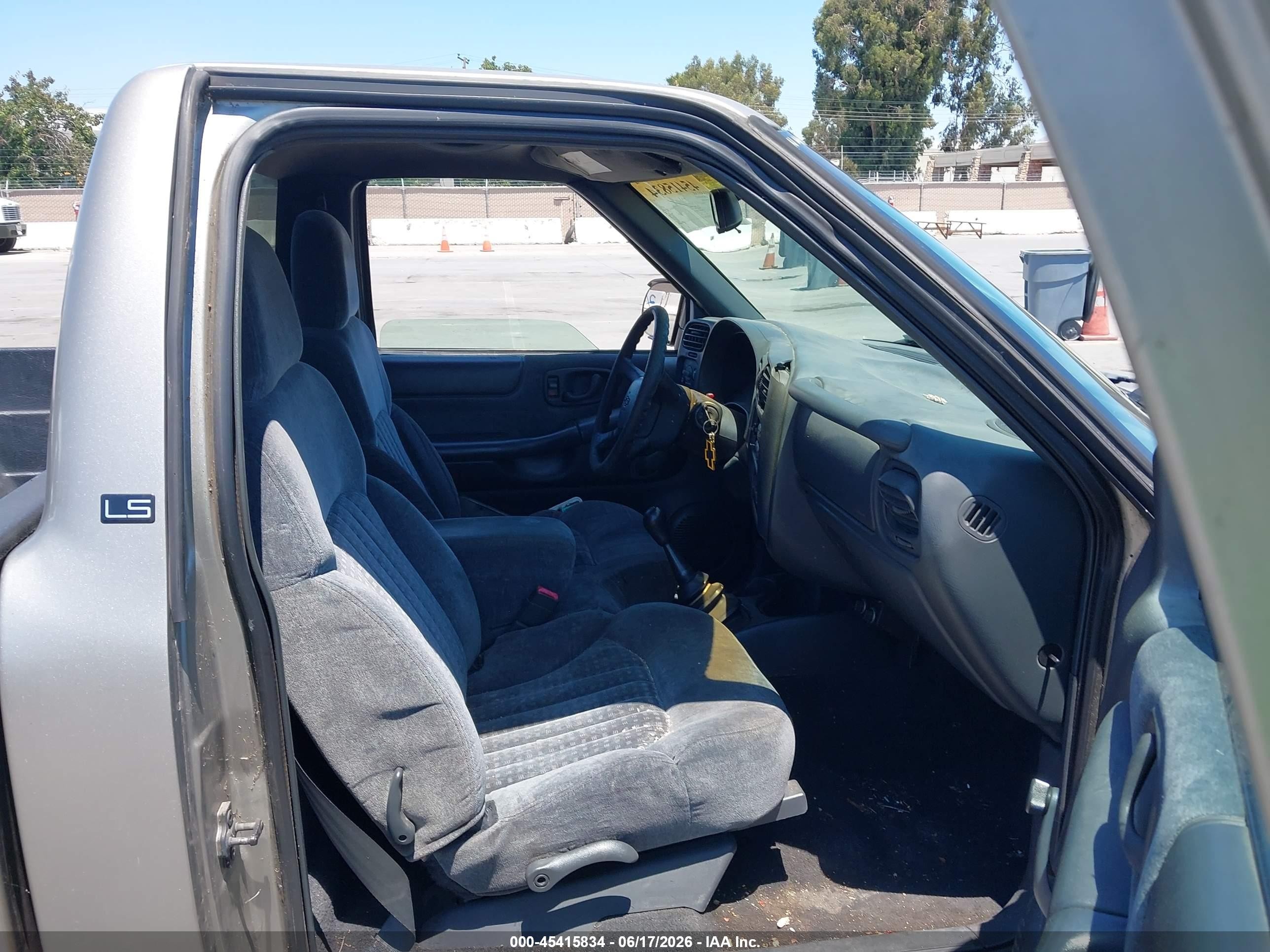 2001 Chevrolet S-10 Ls Gray vin: 1GCCS14501K161862