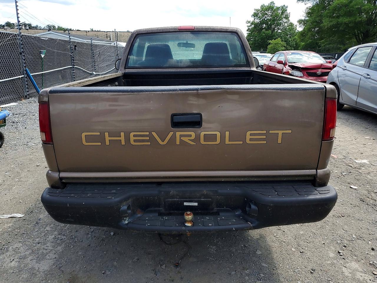 2002 Chevrolet S Truck S10 Brown vin: 1GCCS145028254766