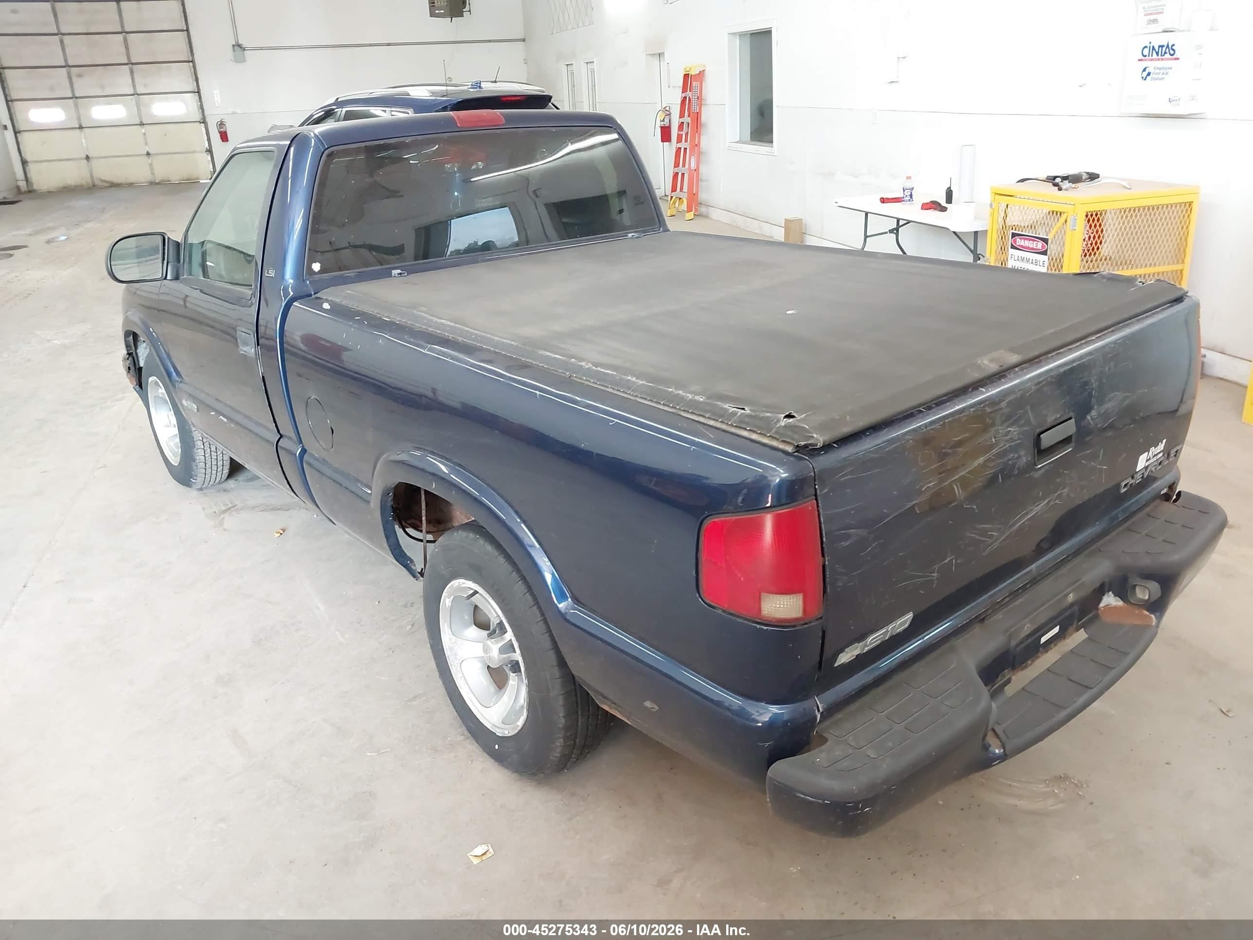 2001 Chevrolet S-10 Ls Blue vin: 1GCCS145118242575