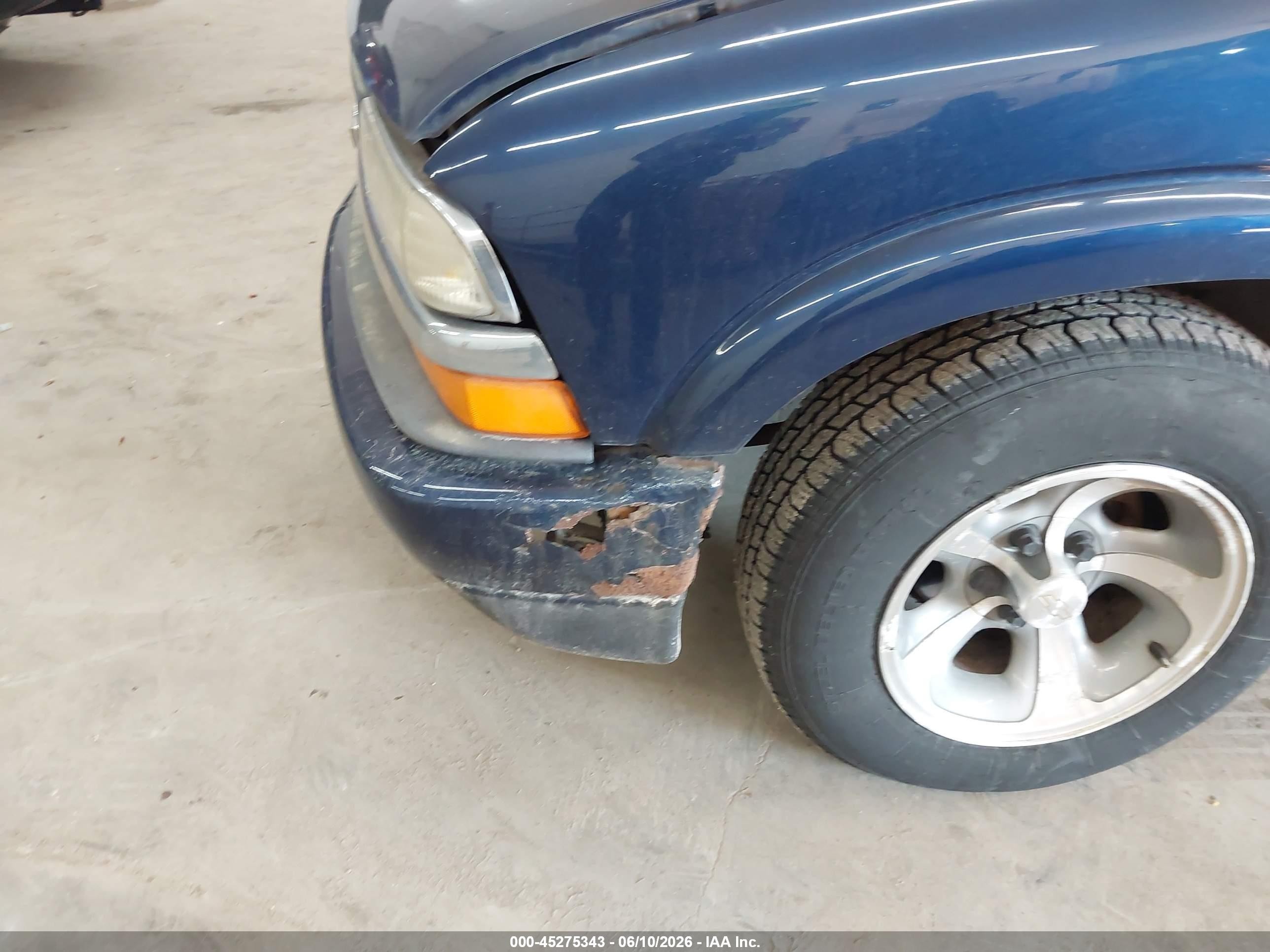 2001 Chevrolet S-10 Ls Blue vin: 1GCCS145118242575