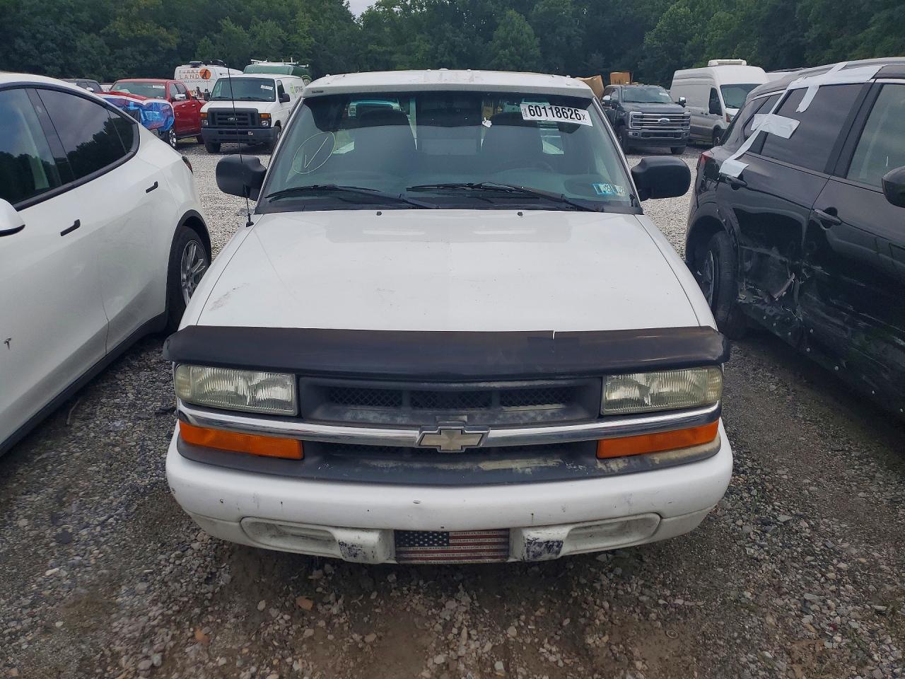 2001 Chevrolet S Truck S10 White vin: 1GCCS145118260235