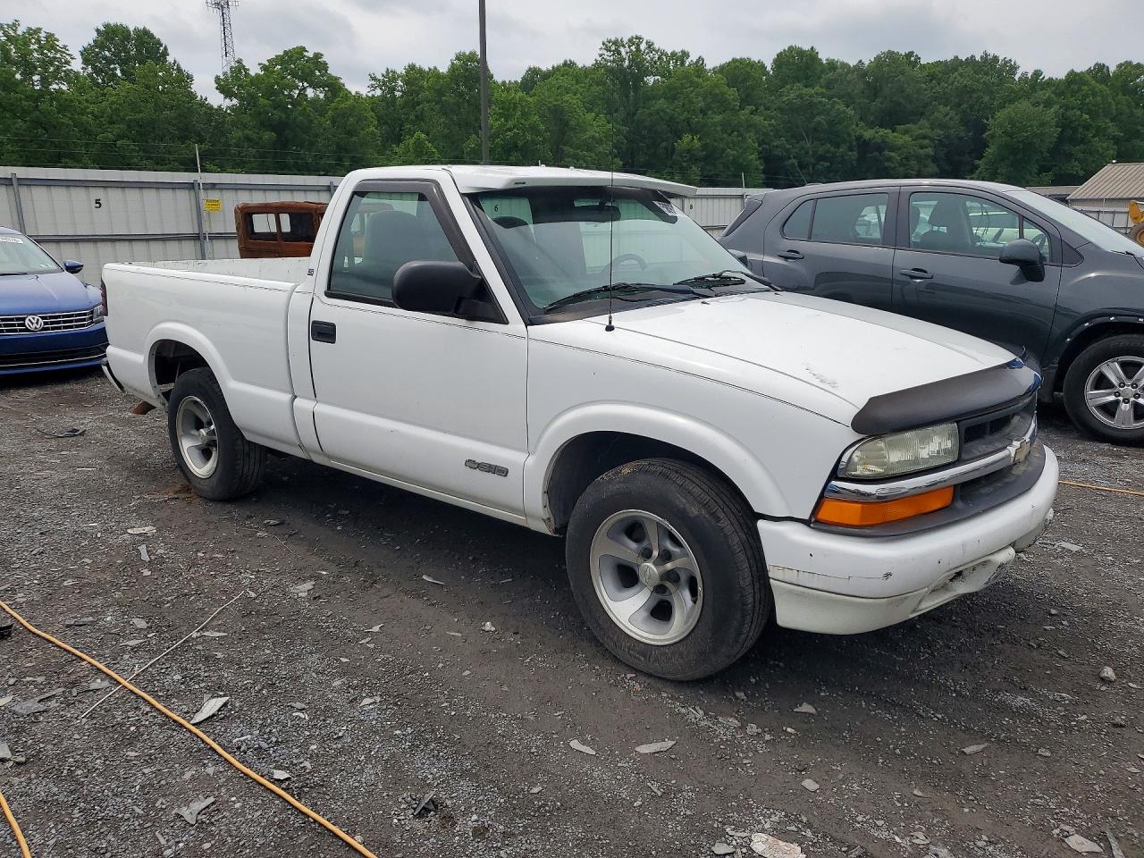 2001 Chevrolet S Truck S10 White vin: 1GCCS145118260235