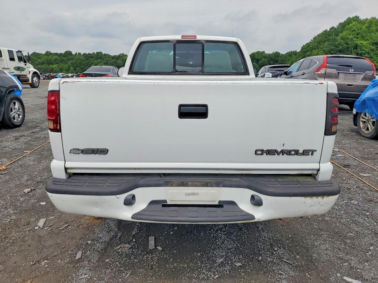 2001 Chevrolet S Truck S10 White vin: 1GCCS145118260235
