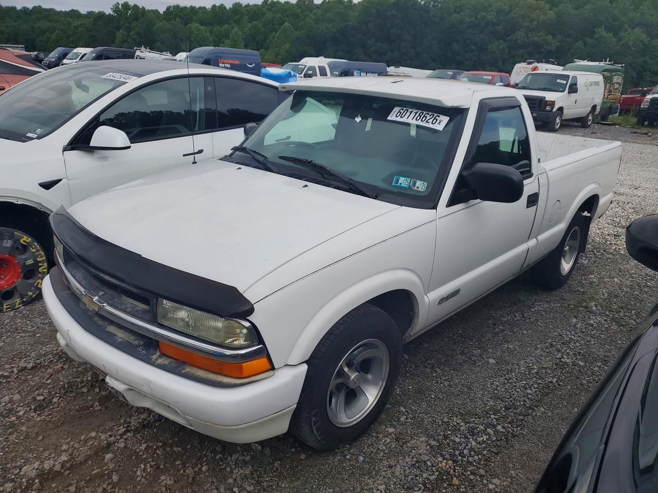 2001 Chevrolet S Truck S10 White vin: 1GCCS145118260235