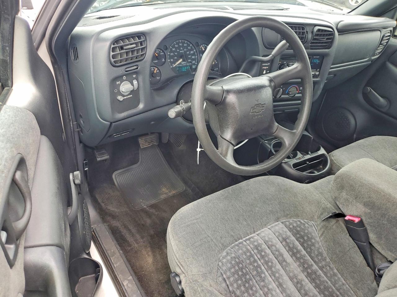 2001 Chevrolet S Truck S10 White vin: 1GCCS145118260235