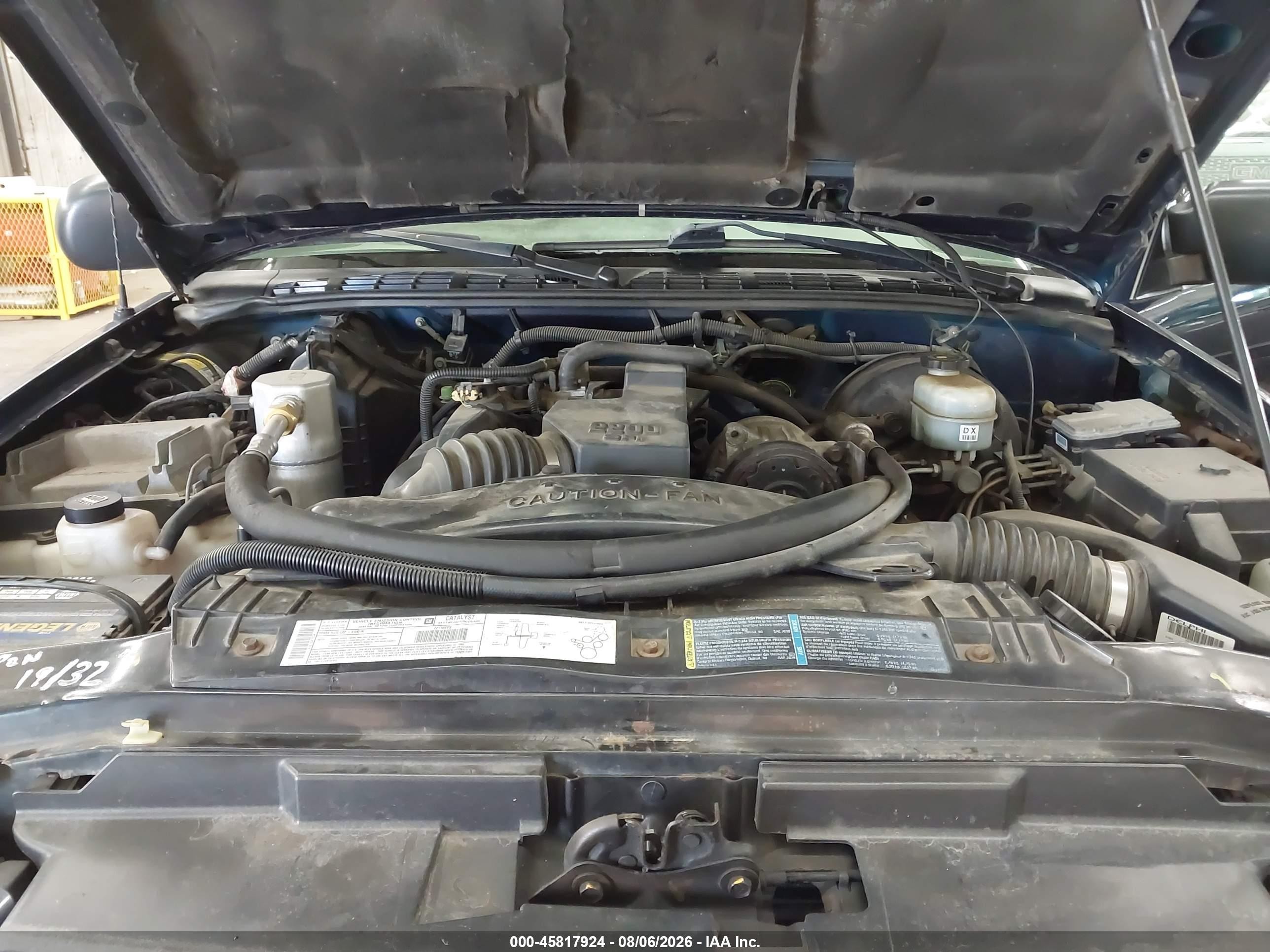 2002 Chevrolet S-10   Dark Blue vin: 1GCCS145128120753