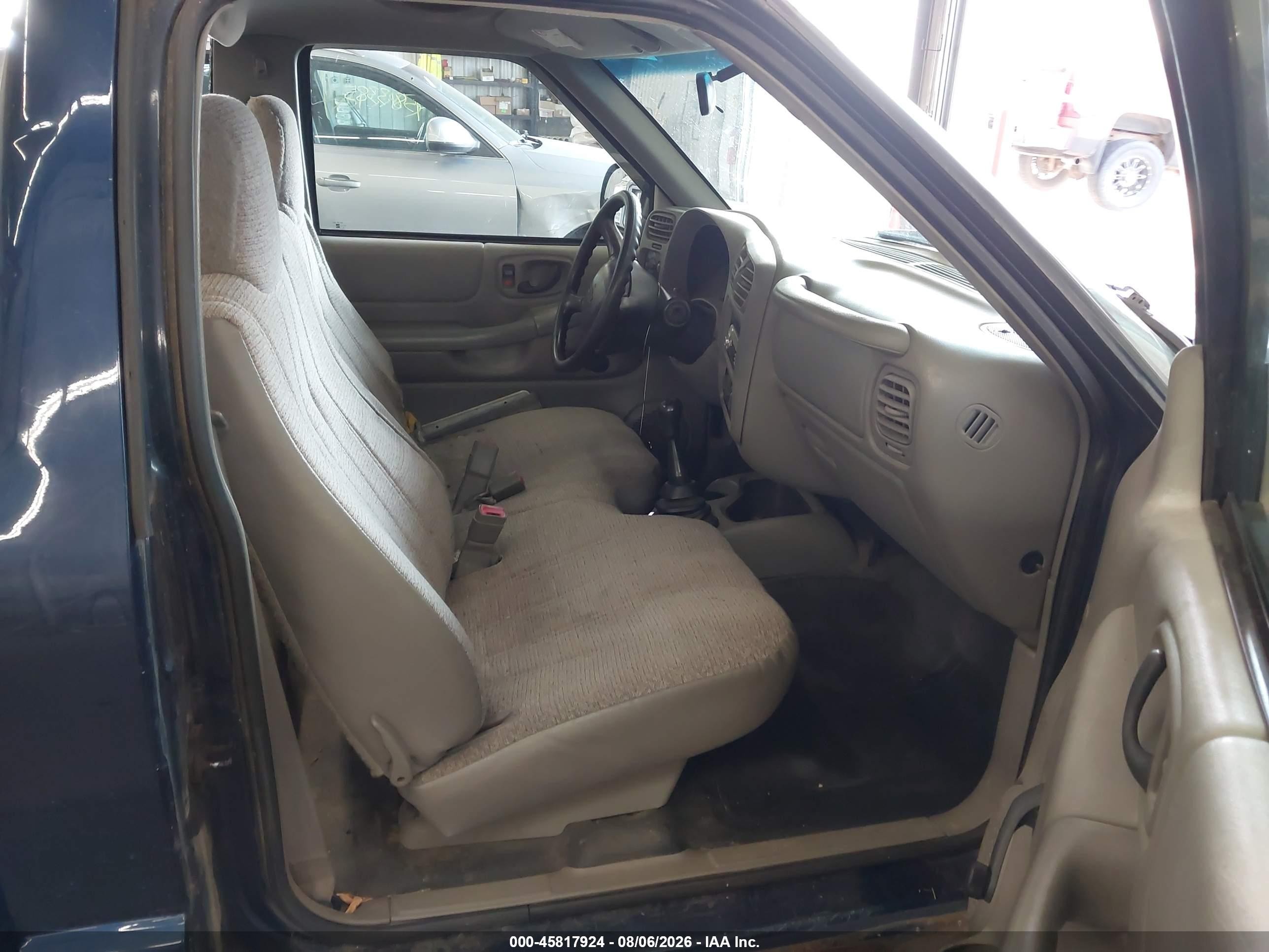 2002 Chevrolet S-10   Dark Blue vin: 1GCCS145128120753