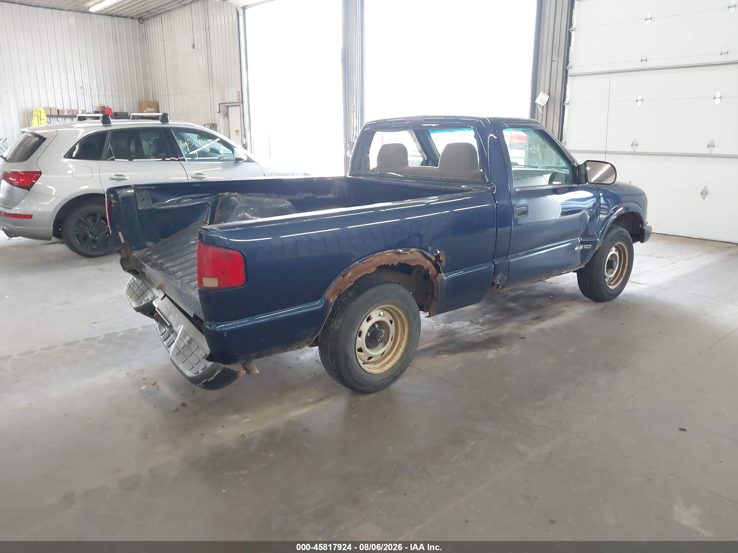 2002 Chevrolet S-10   Dark Blue vin: 1GCCS145128120753