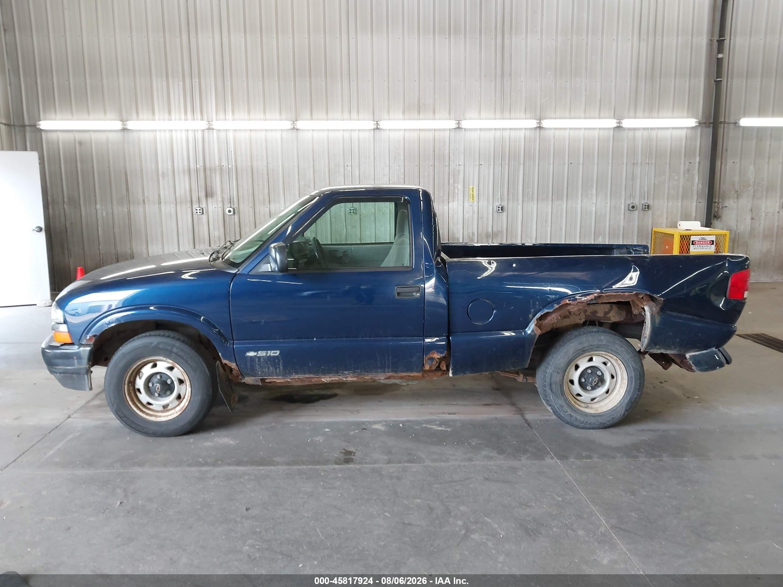 2002 Chevrolet S-10   Dark Blue vin: 1GCCS145128120753