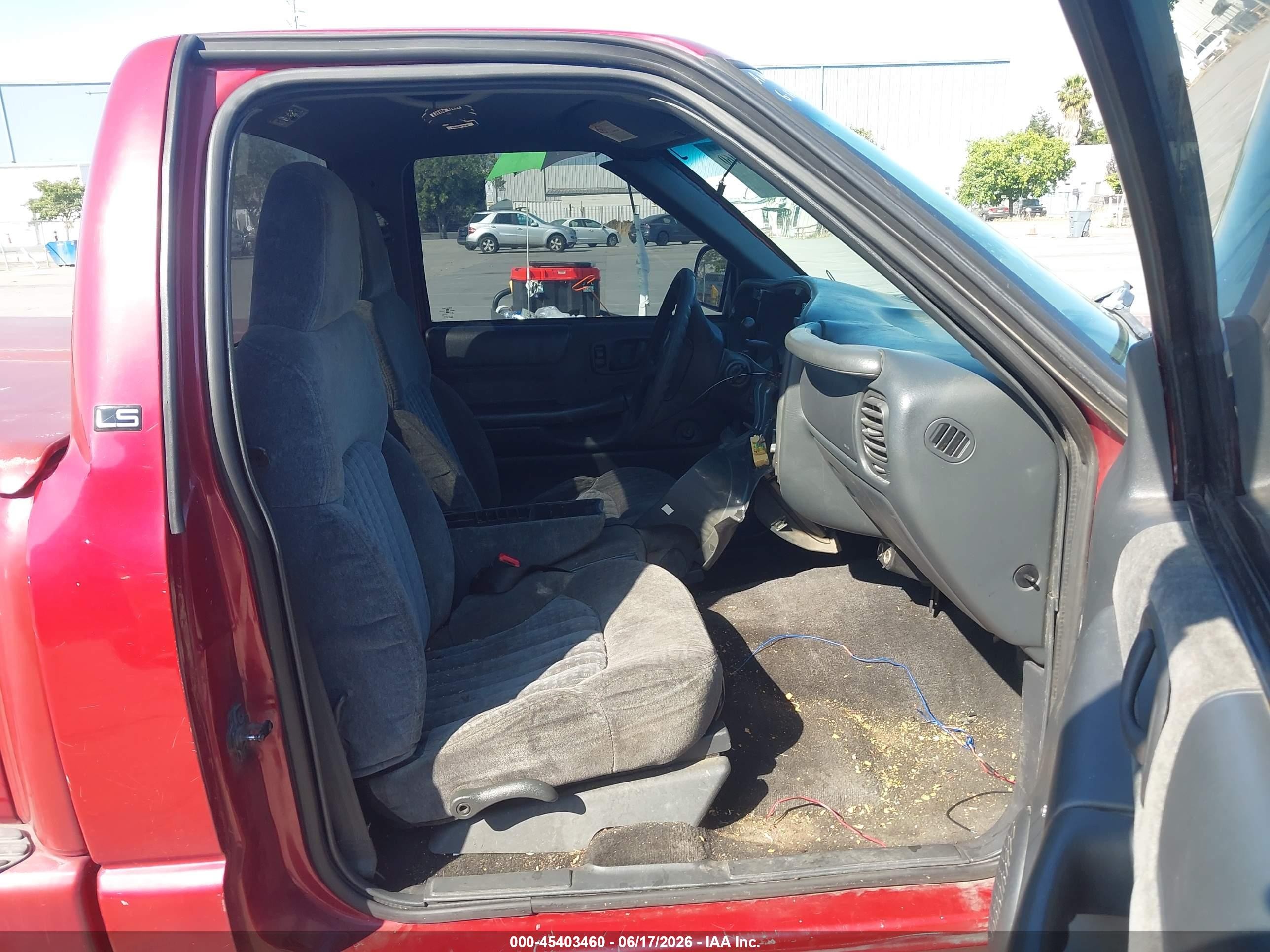 2001 Chevrolet S-10 Ls Красный vin: 1GCCS145218180894