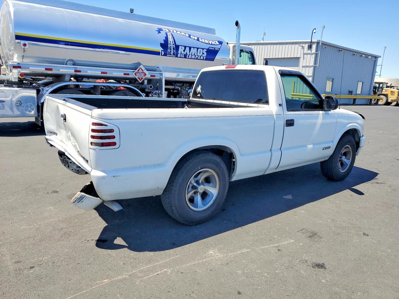 2000 Chevrolet S Truck S10 White vin: 1GCCS1452YK223305