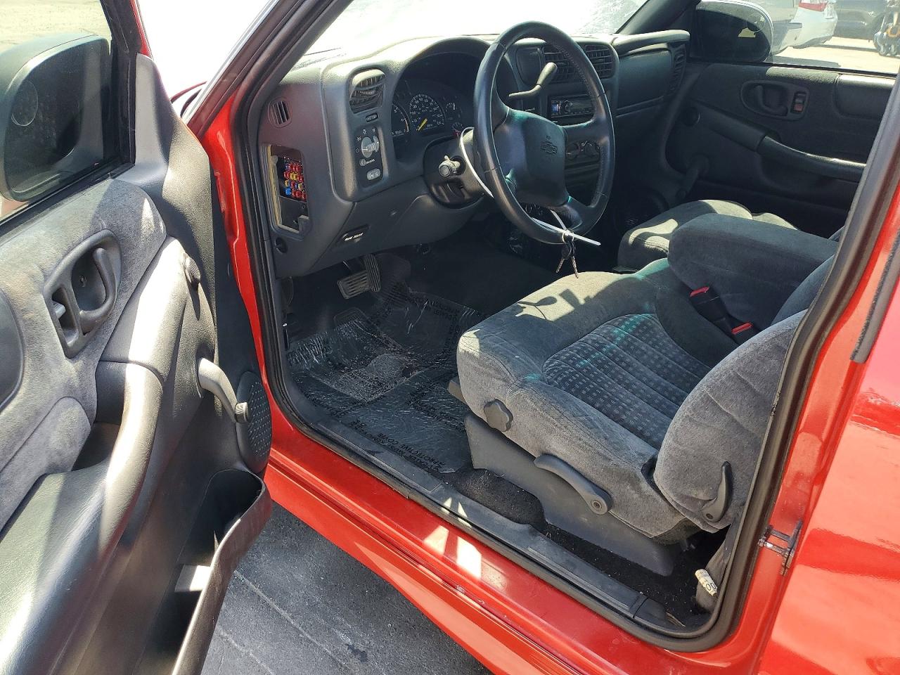 2001 Chevrolet S Truck S10 Red vin: 1GCCS145318140548