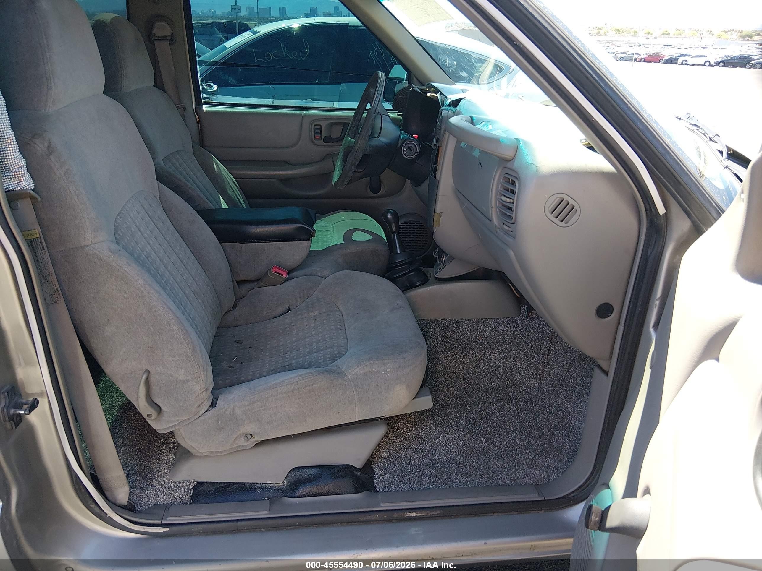 2001 Chevrolet S-10   Желто-коричневый vin: 1GCCS145318194903