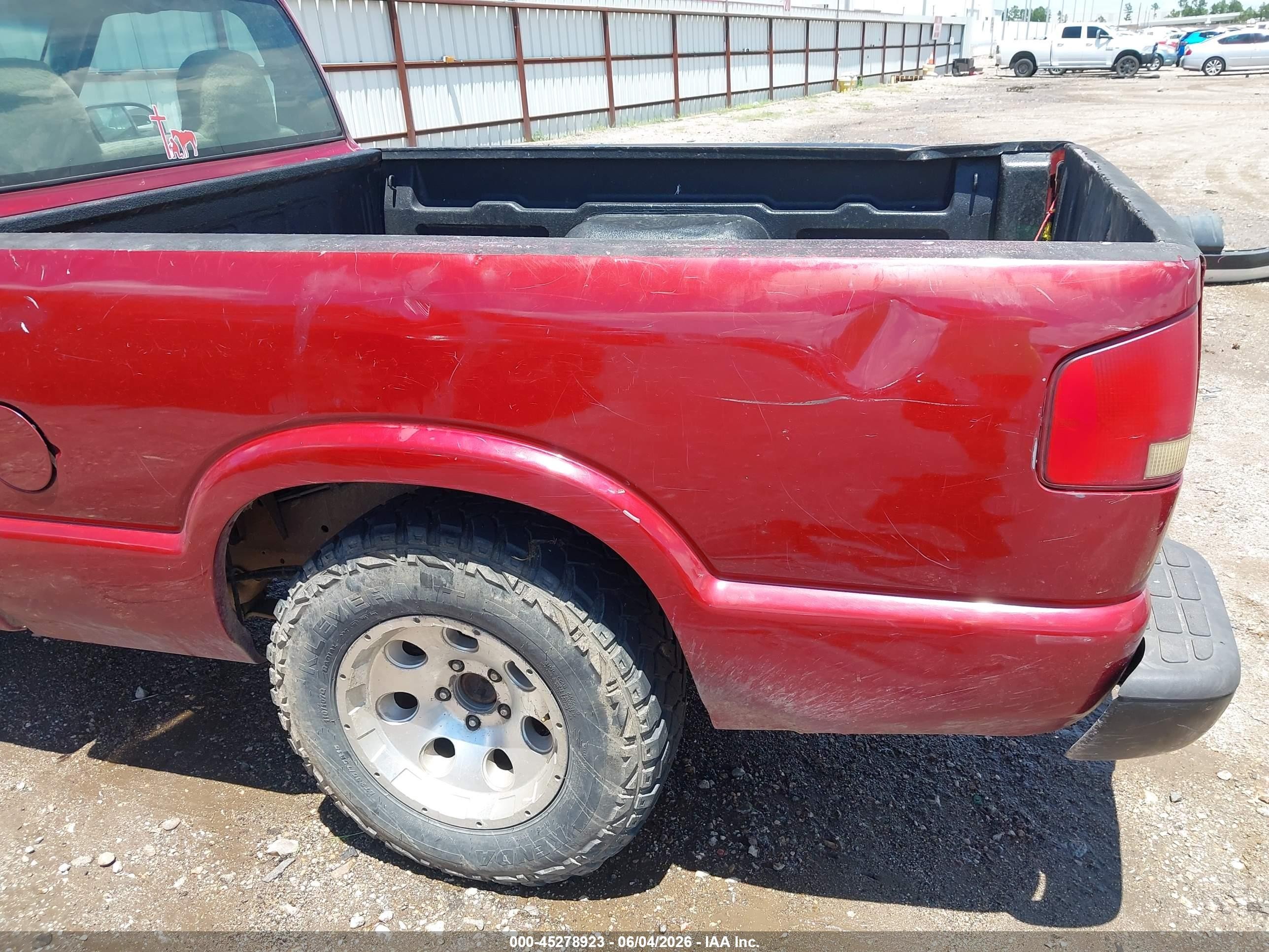2002 Chevrolet S-10   Red vin: 1GCCS145328224273