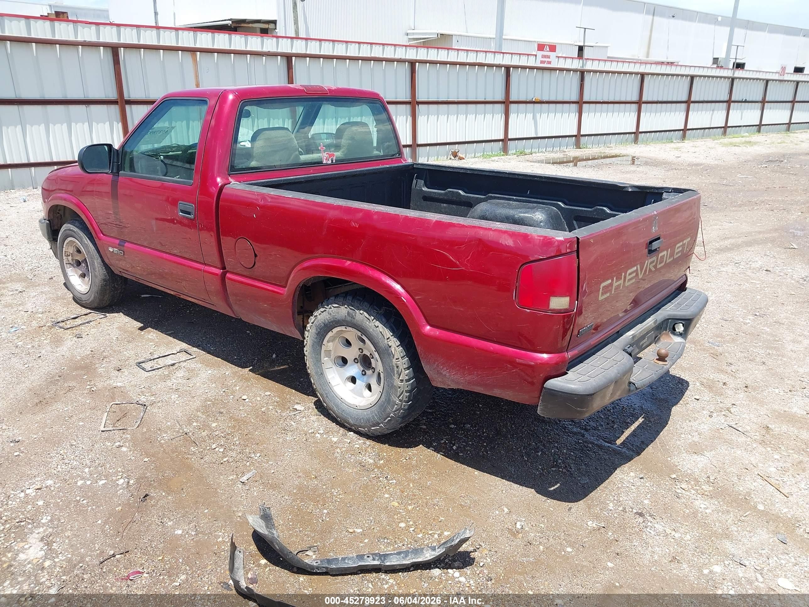 2002 Chevrolet S-10   Red vin: 1GCCS145328224273
