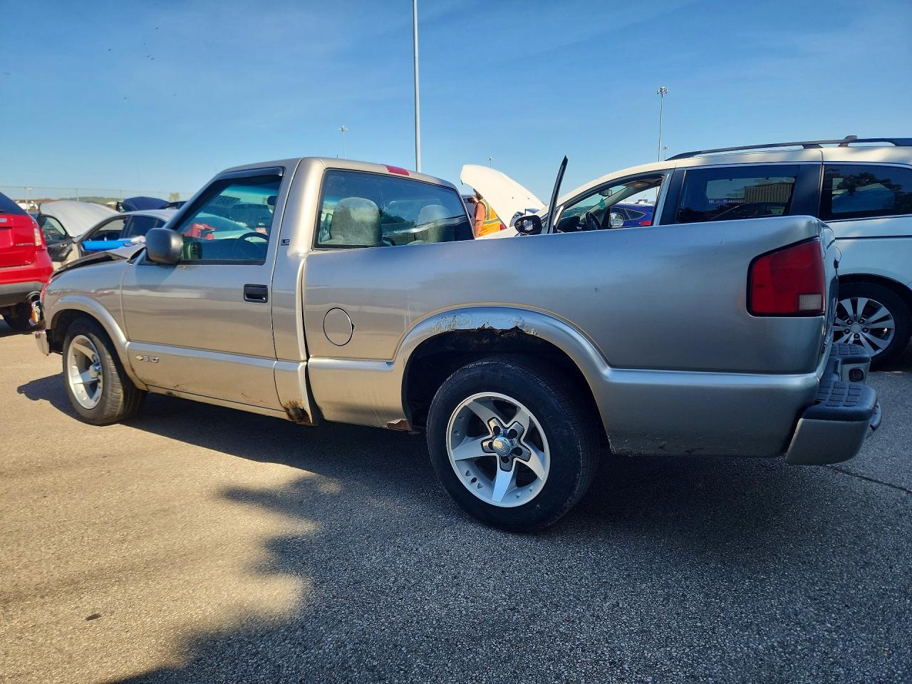 2001 Chevrolet S Truck S10 Tan vin: 1GCCS145418142065